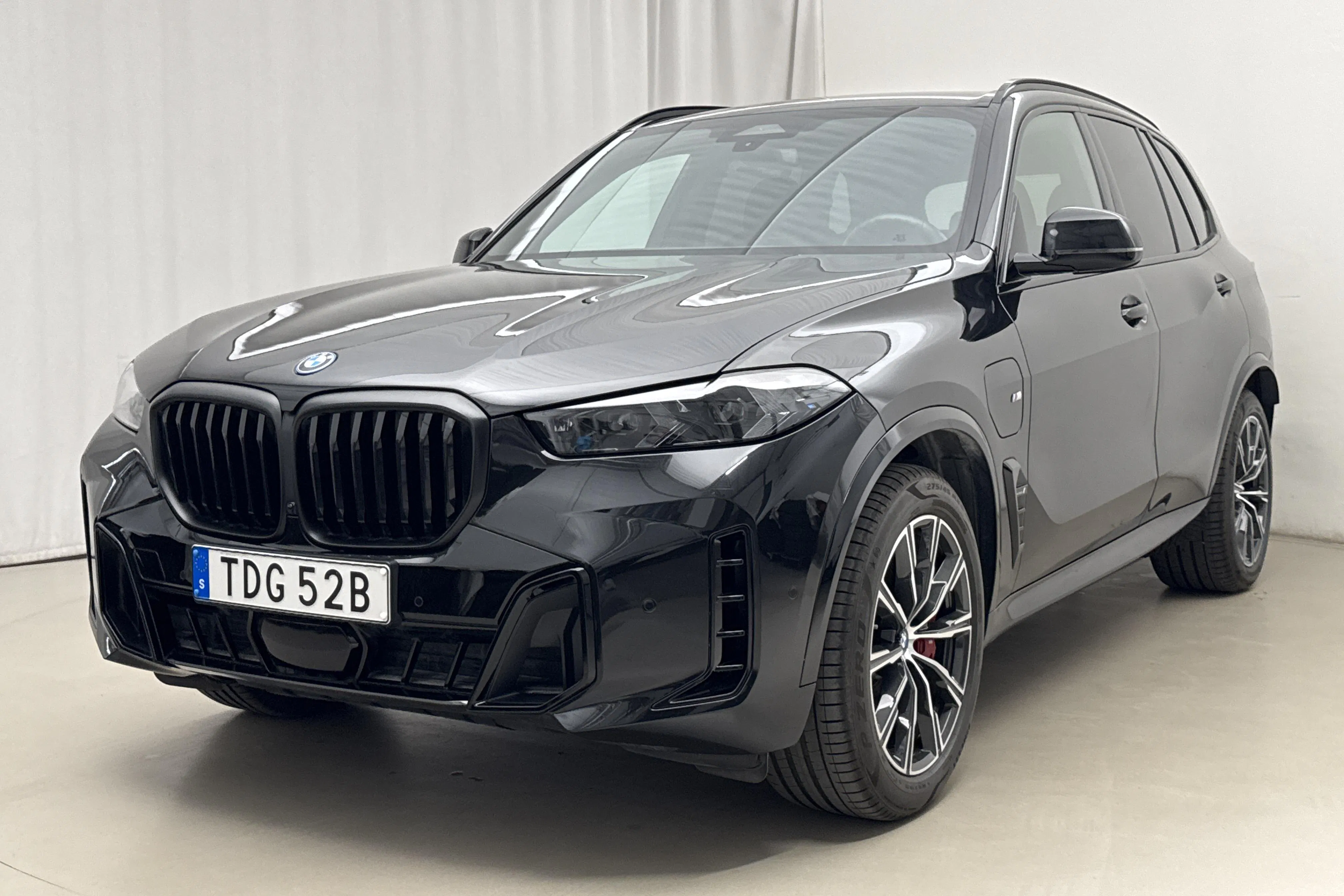 Presentationsfoto 1 av 25: BMW X5 xDrive50e LCI, G05 (489hk) - 2 315 mil - Automat - svart - 2024
