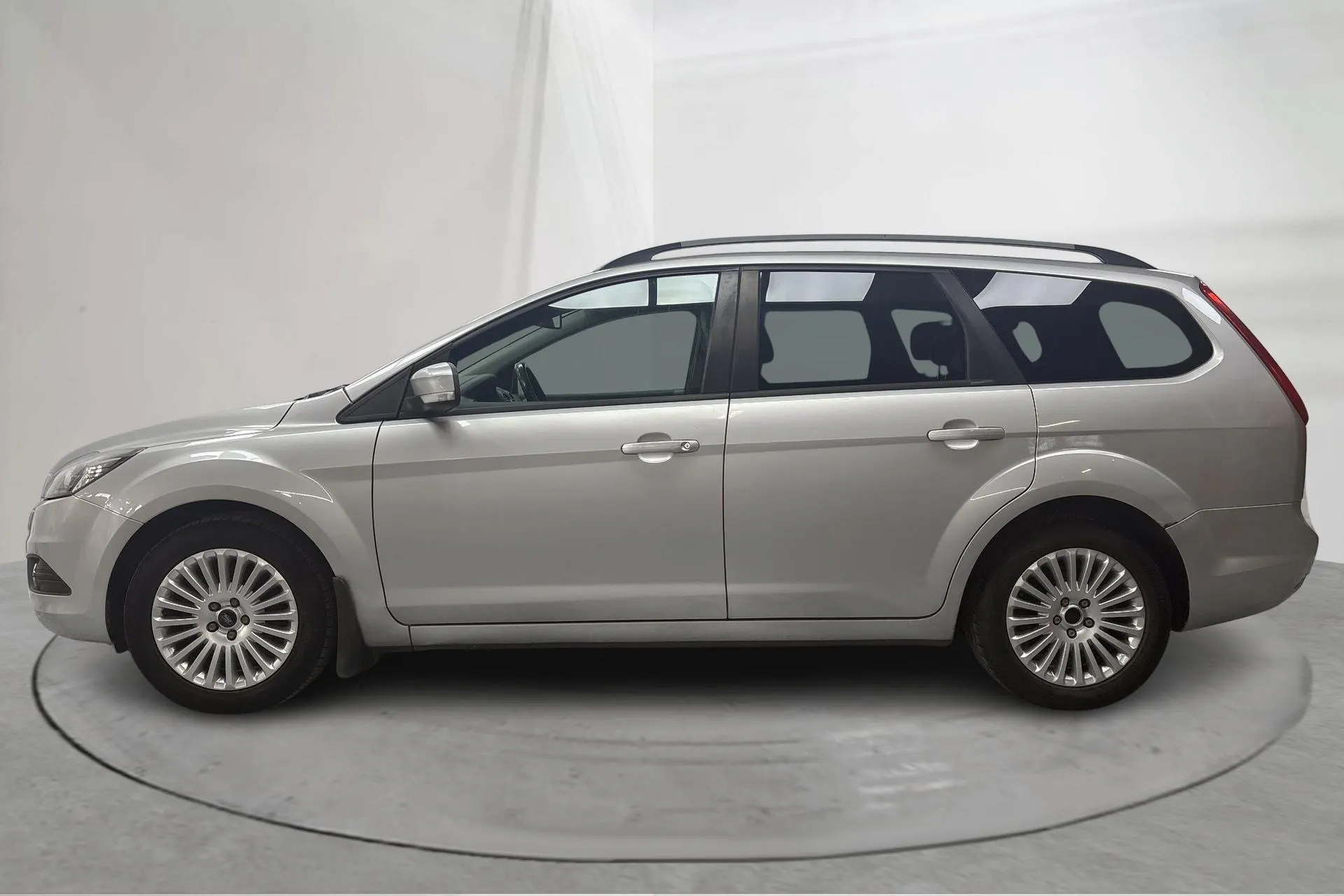 Presentationsfoto 2 av 13: Ford Focus 1.6 TDCi Kombi (109hk) - 18 212 mil - Manuell - grå - 2011