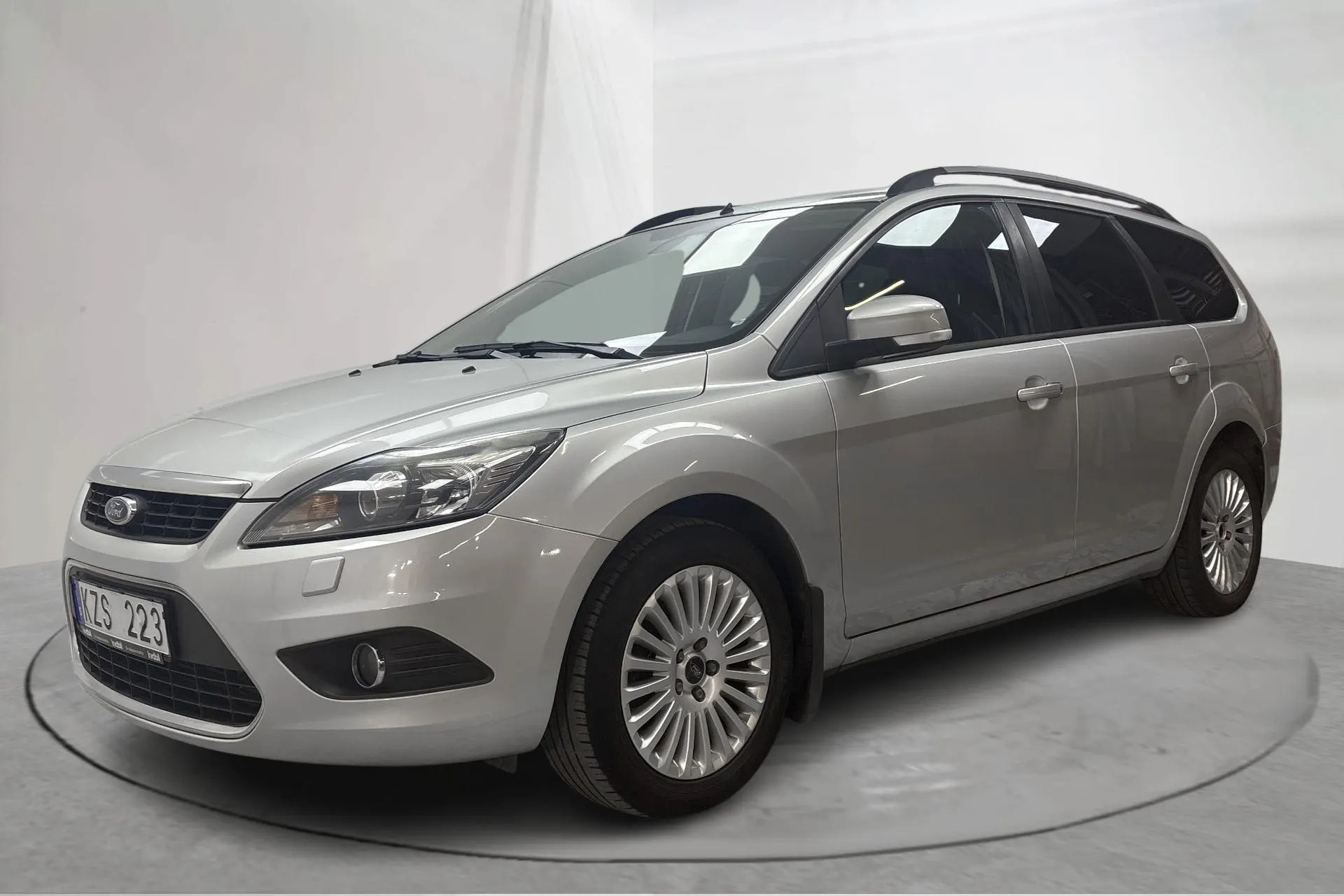Presentationsfoto 1 av 13: Ford Focus 1.6 TDCi Kombi (109hk) - 18 212 mil - Manuell - grå - 2011
