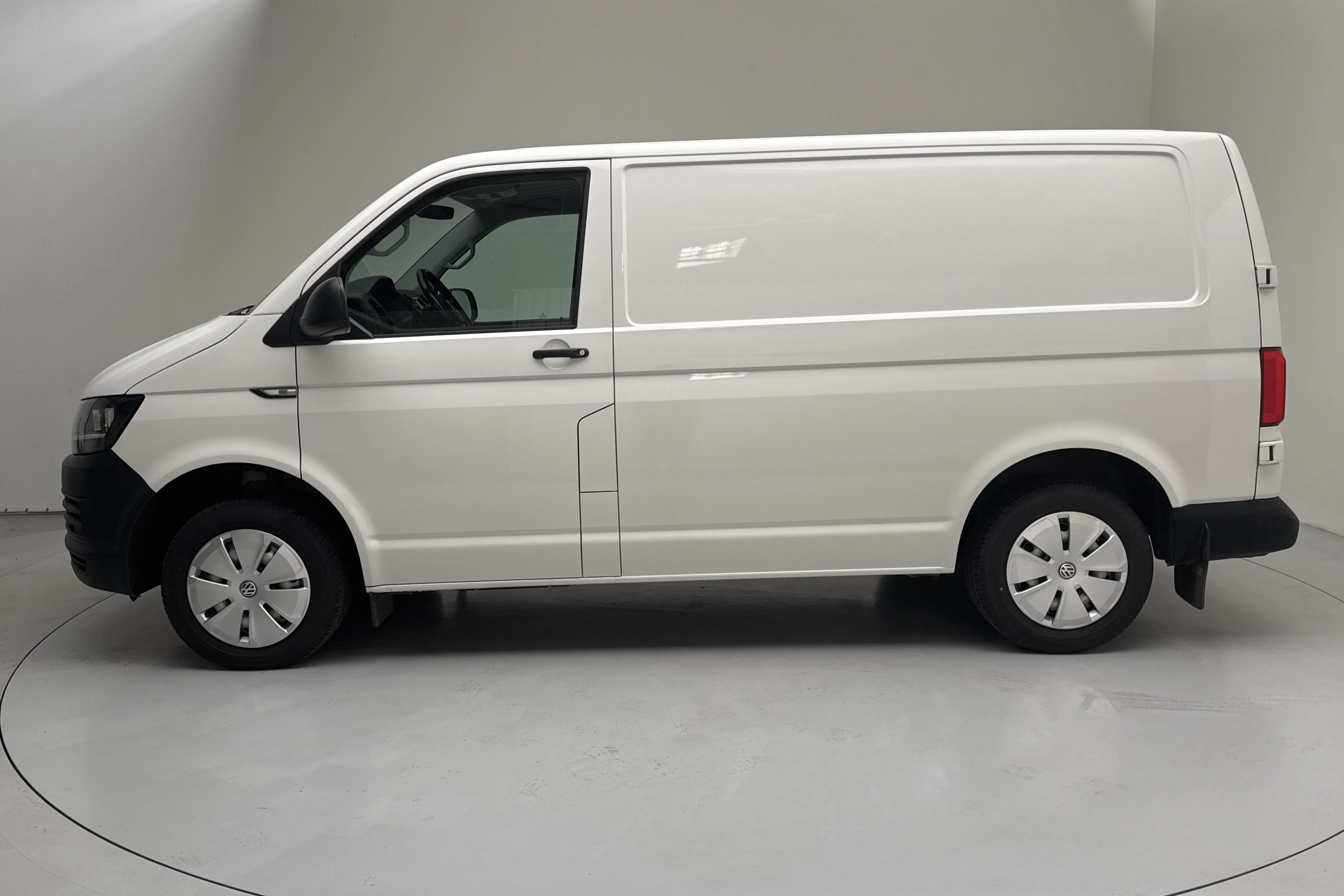 Presentation photo 2 of 13: VW Transporter T6 2.0 TDI BMT Skåp (150hk) - 99 040 km - Manual - white - 2019