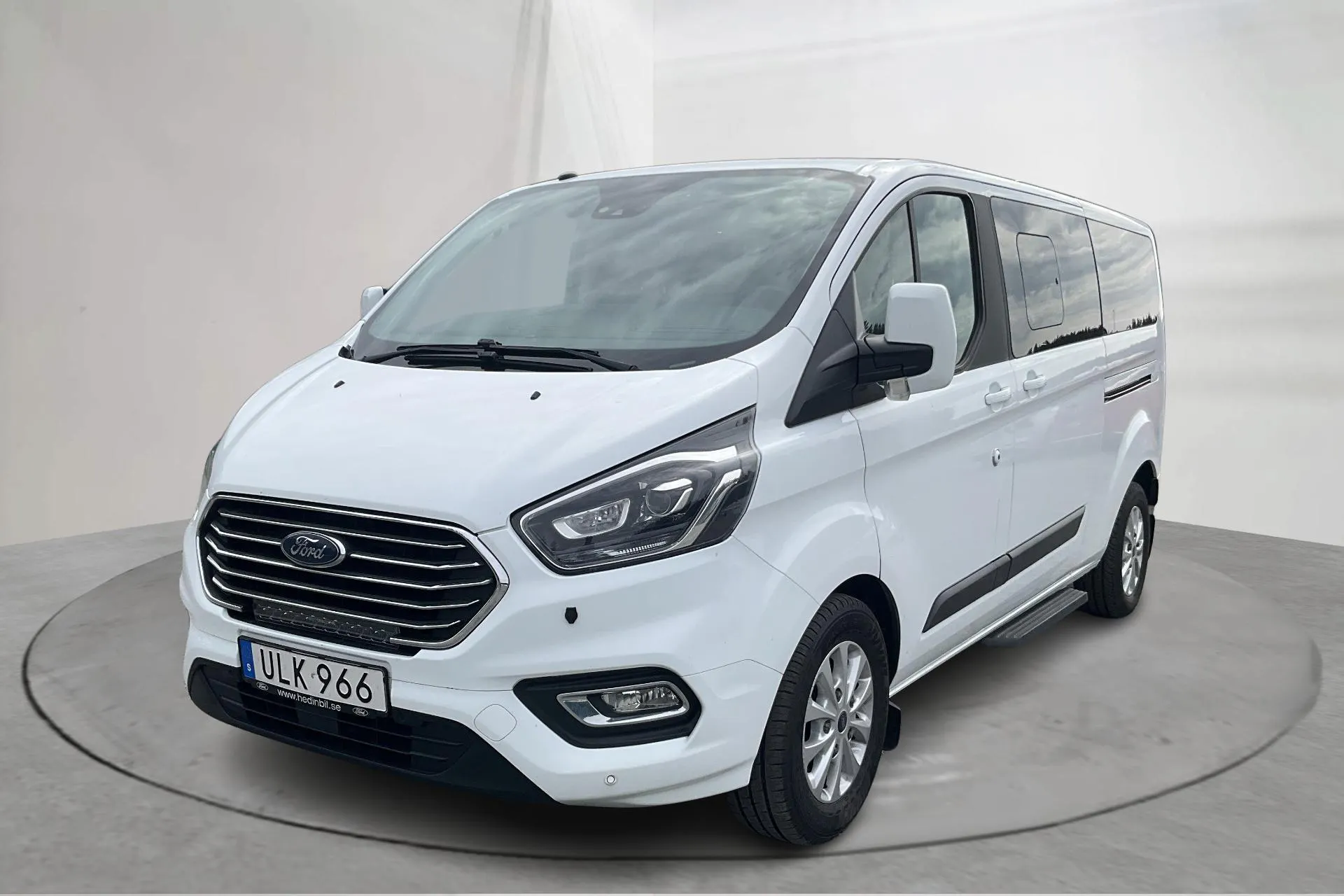 Presentationsfoto 1 av 14: Ford Tourneo Custom 320 (130hk) - 11 546 mil - Automat - vit - 2019