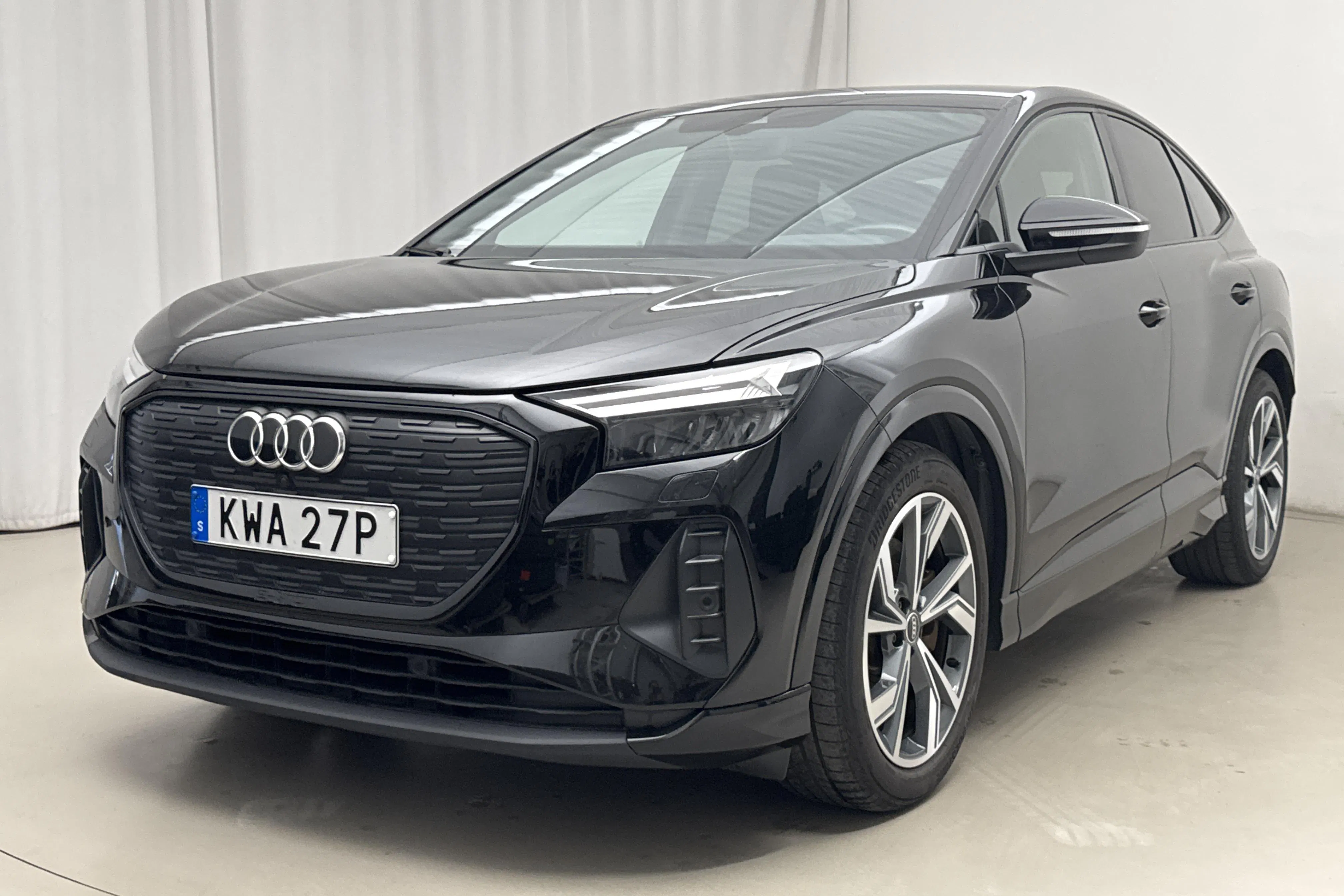 Presentationsfoto 1 av 24: Audi Q4 50 Sportback e-tron quattro 77kWh (299hk) - 9 807 mil - Automat - svart - 2023