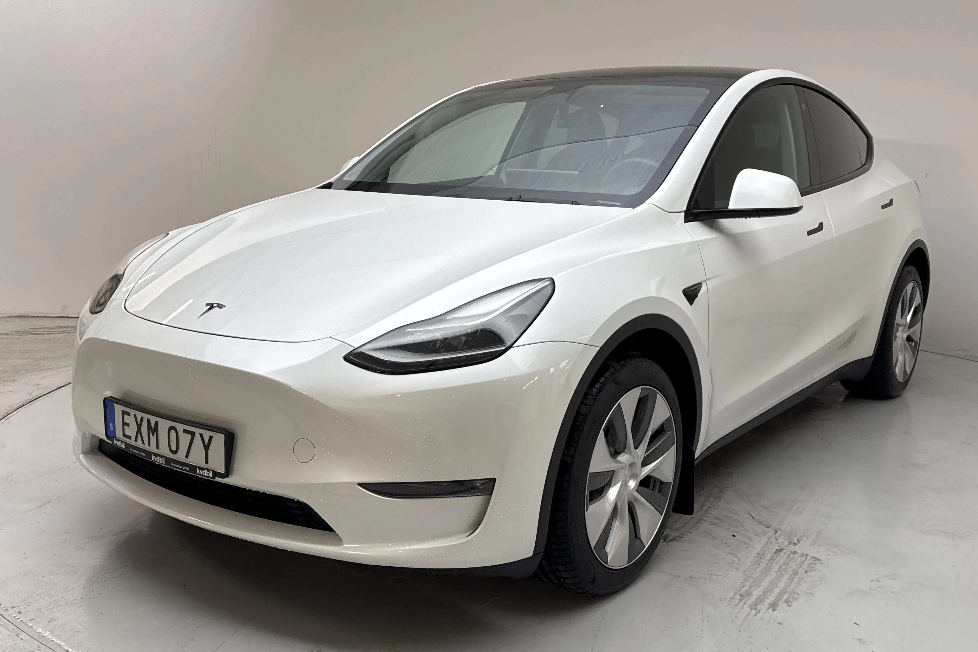 Presentationsfoto 1 av 20: Tesla Model Y Long Range Dual Motor AWD - 10 136 mil - Automat - vit - 2023