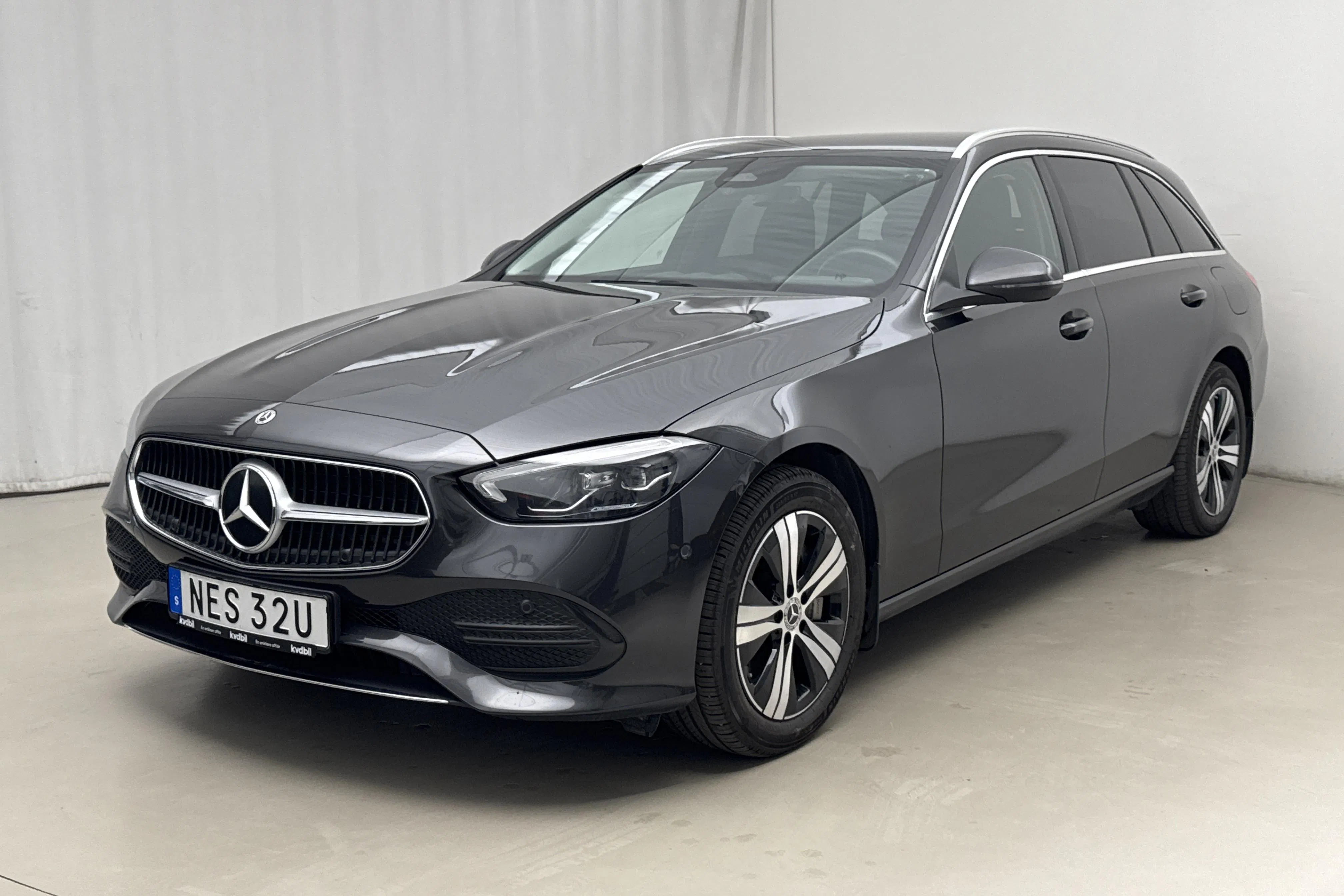 Presentationsfoto 1 av 19: Mercedes C 300 e Kombi S206 (333hk) - 9 670 mil - Automat - grå - 2023