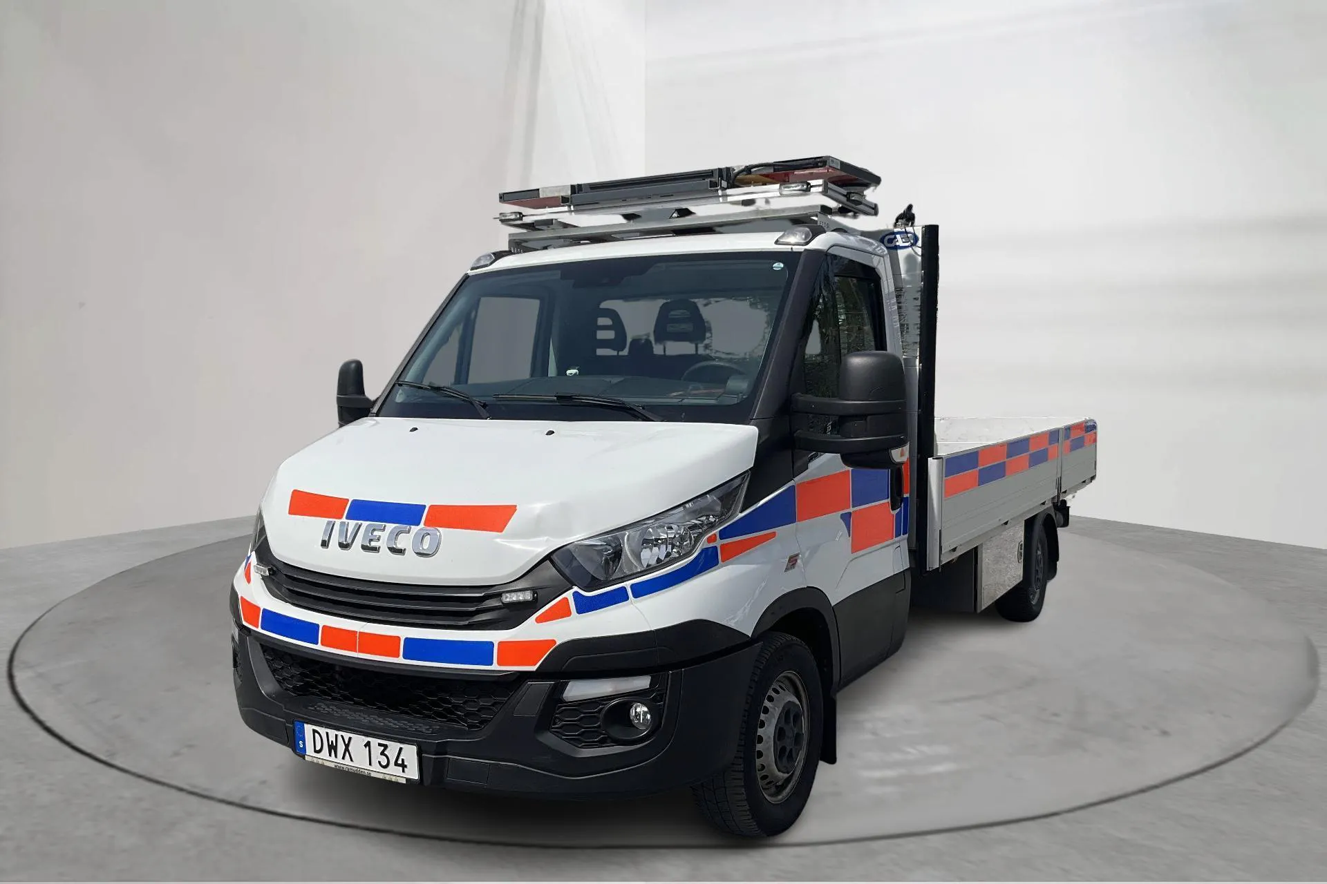 Presentation photo 1 of 37: Iveco Daily 35 2.3 (136hk) - 130 670 km - Automatic - white - 2017