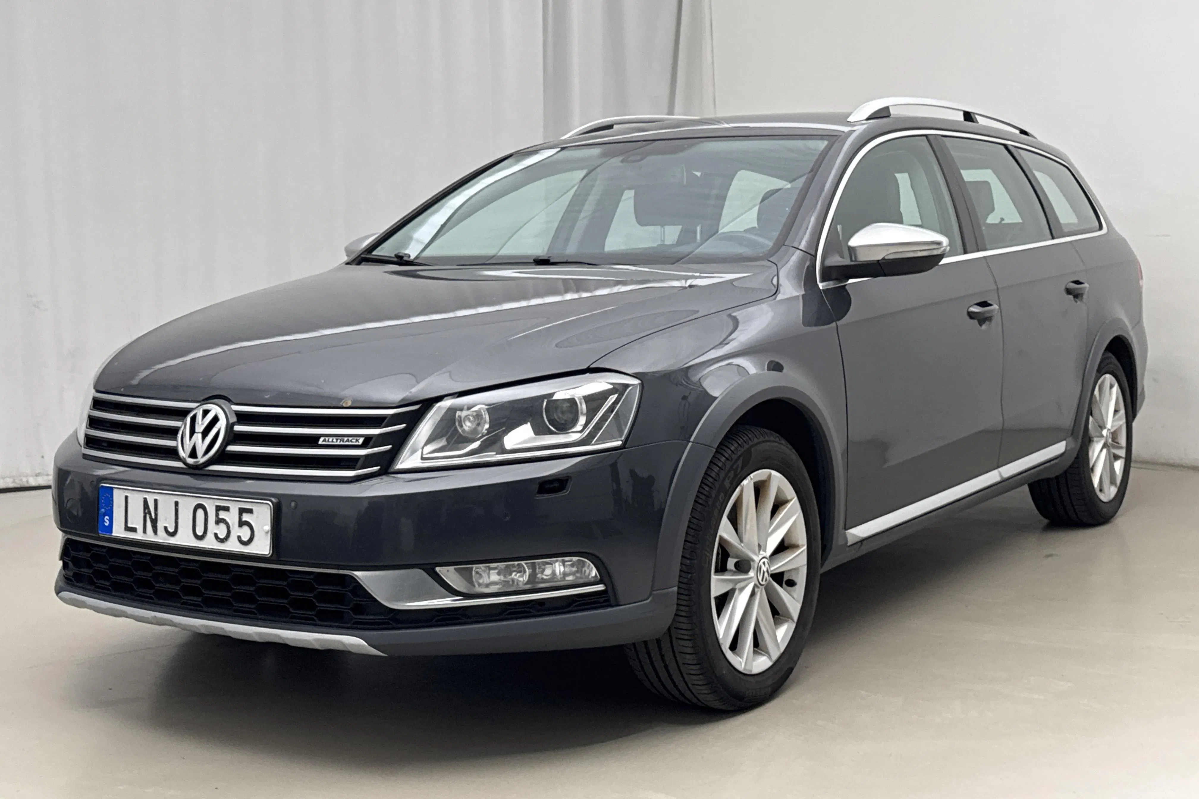 Presentation photo 1 of 18: VW Passat Alltrack 2.0 TDI BlueMotion Technology 4Motion (177hk) - 296 050 km - Automatic - dark grey - 2014