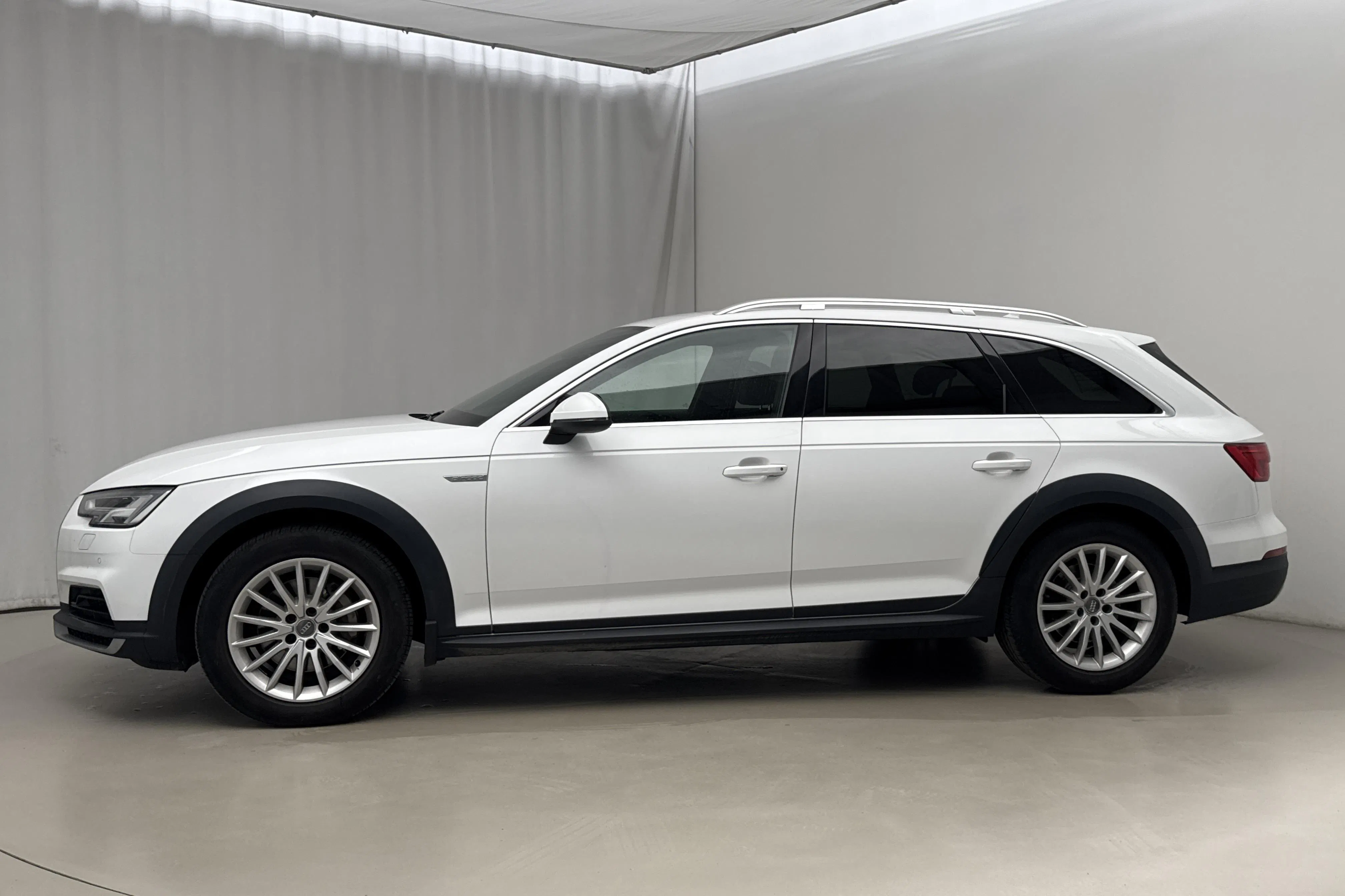 Presentation photo 2 of 18: Audi A4 Allroad 3.0 TDI quattro (218hk) - 180 210 km - Automatic - white - 2017