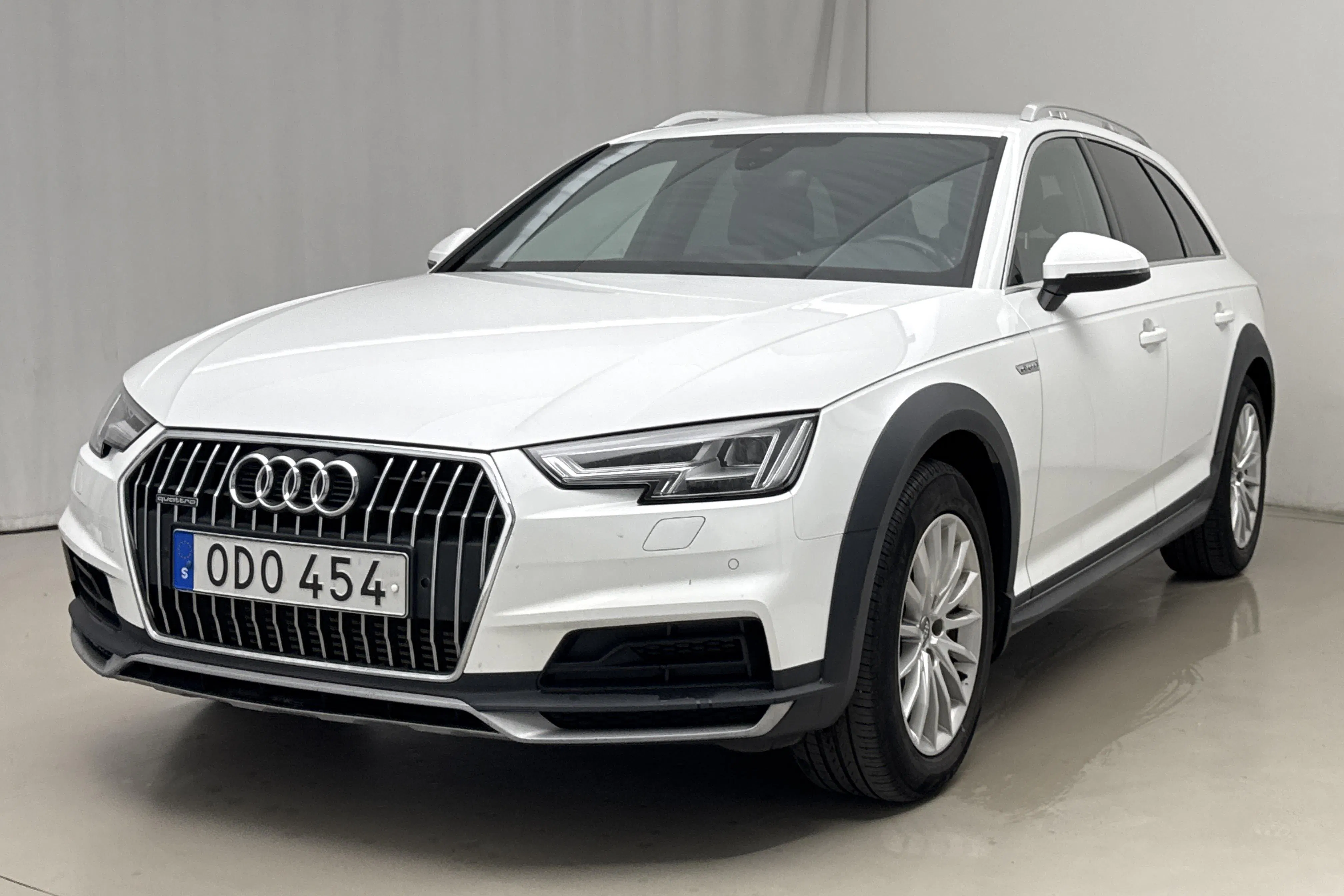 Presentation photo 1 of 18: Audi A4 Allroad 3.0 TDI quattro (218hk) - 180 210 km - Automatic - white - 2017