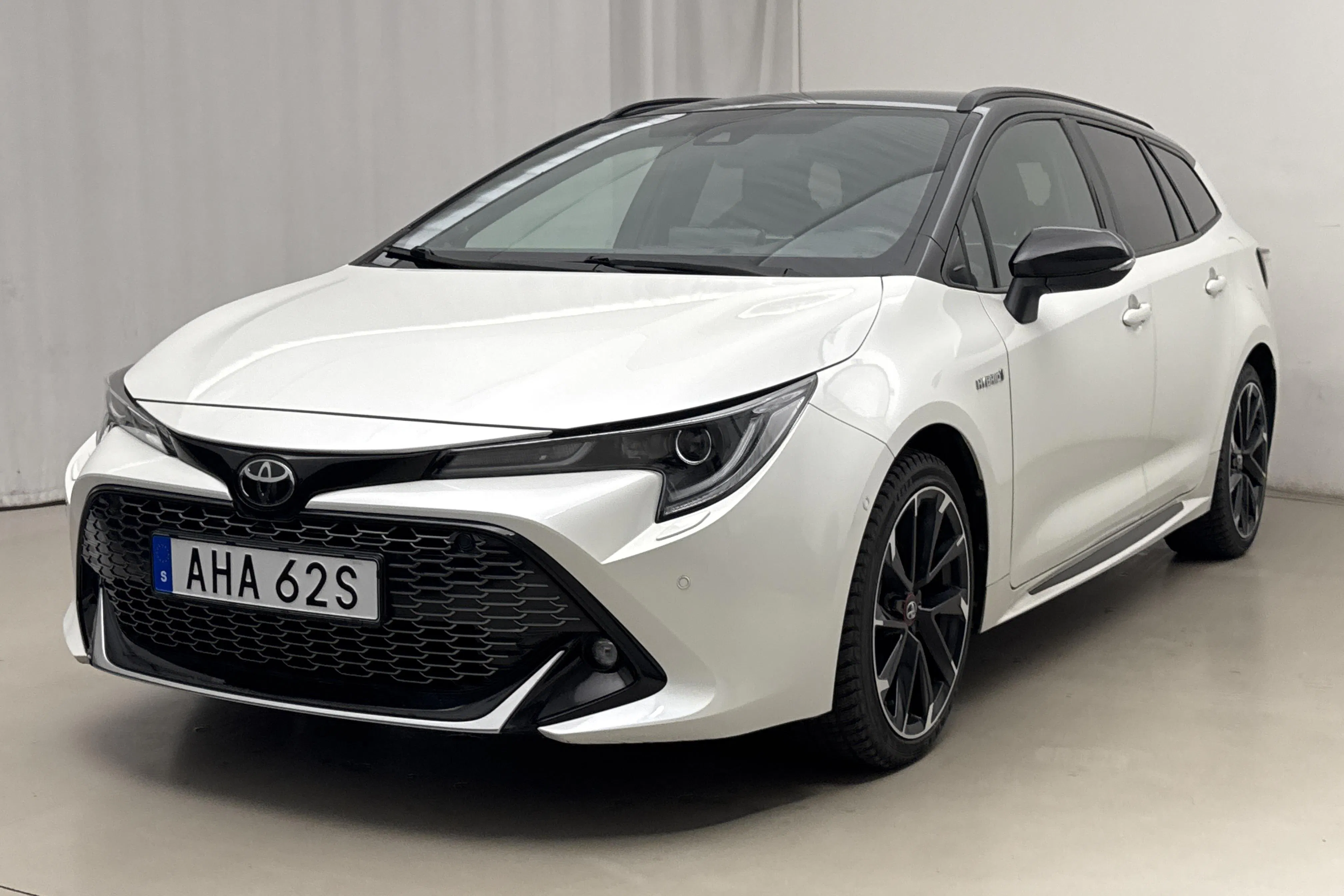 Presentation photo 1 of 19: Toyota Corolla 2.0 Hybrid Touring Sports (184hk) - 63 300 km - Automatic - white - 2021