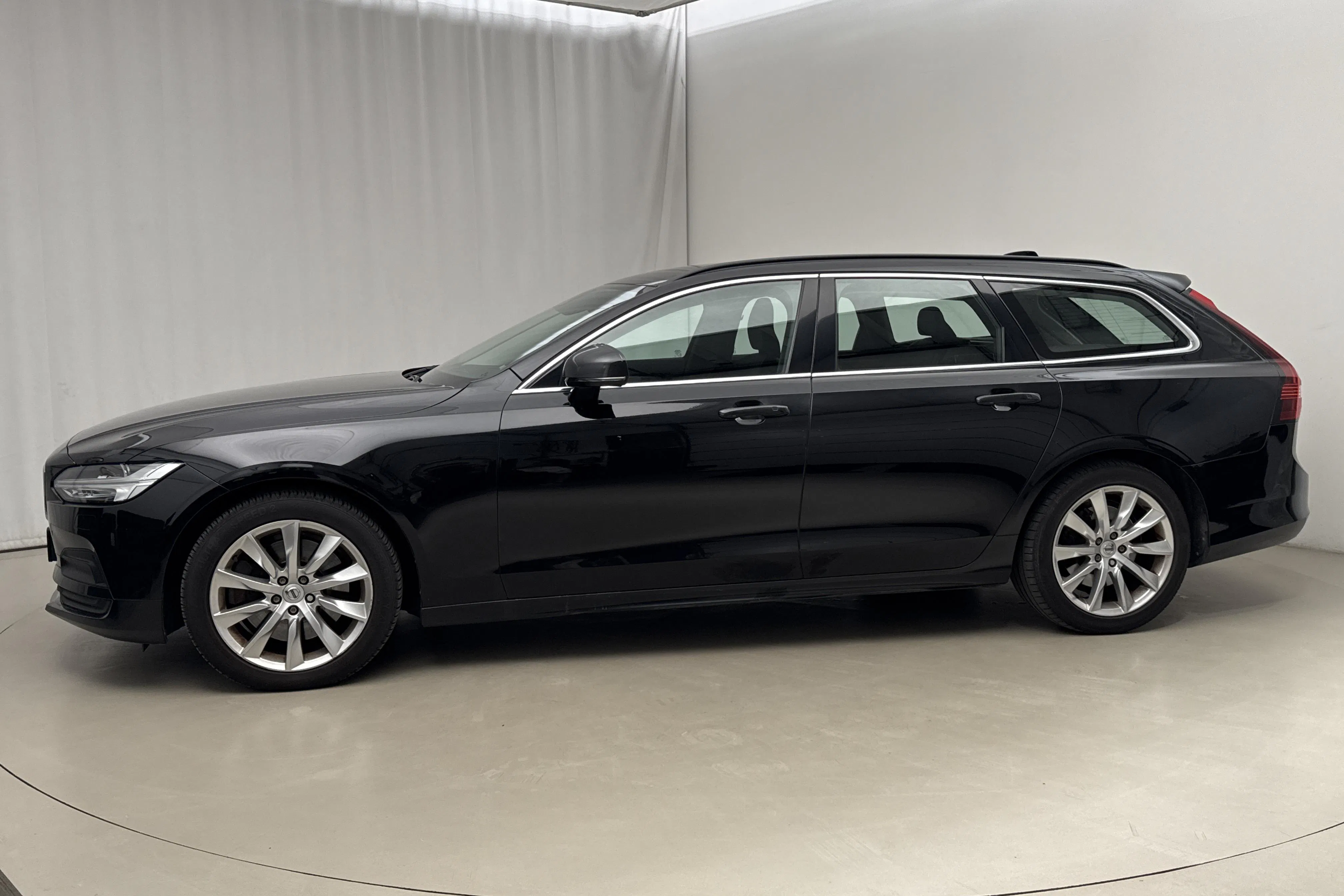 Presentation photo 2 of 21: Volvo V90 B4 Mildhybrid, Diesel (190hk) - 220 340 km - Automatic - black - 2022