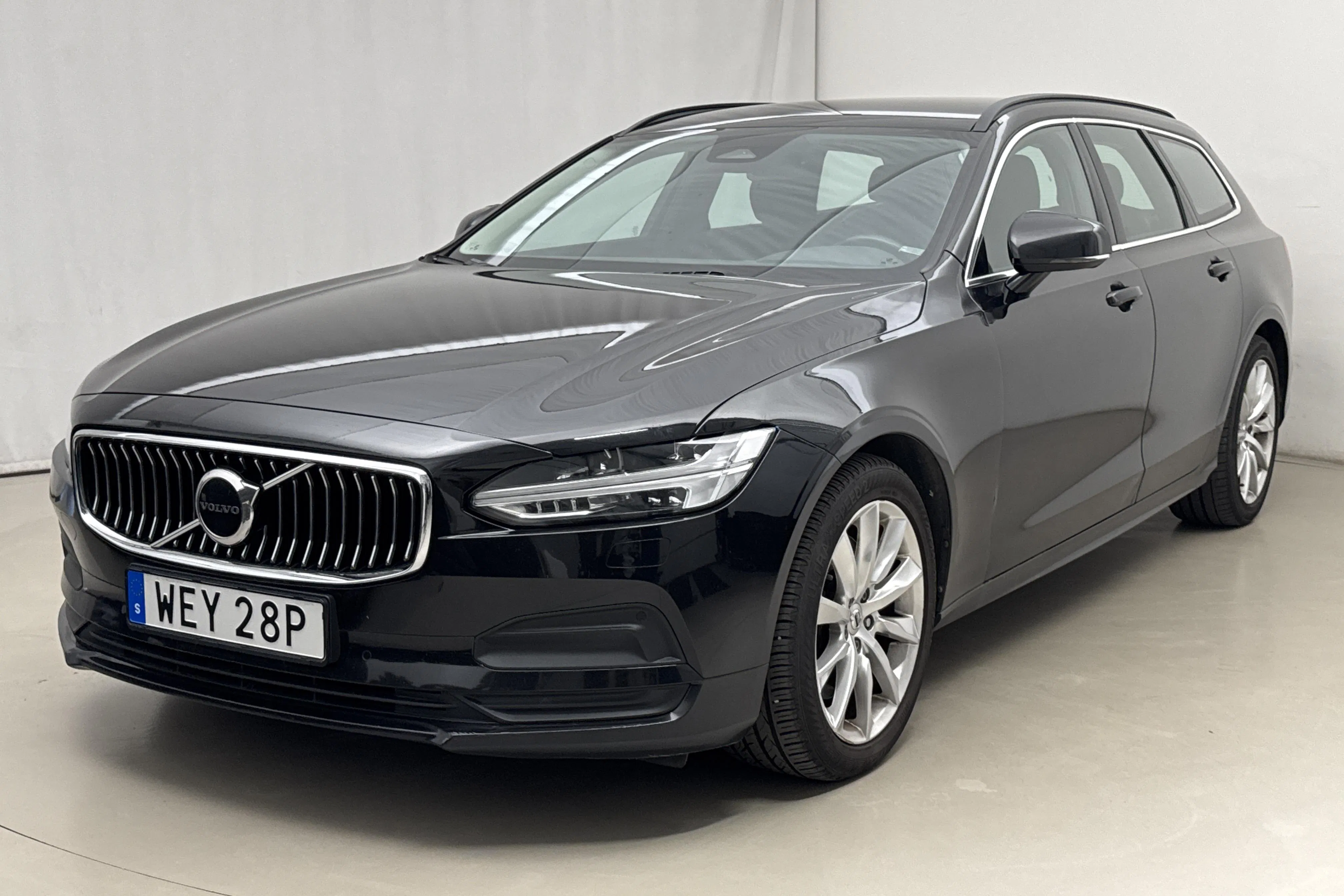 Presentation photo 1 of 21: Volvo V90 B4 Mildhybrid, Diesel (190hk) - 220 340 km - Automatic - black - 2022