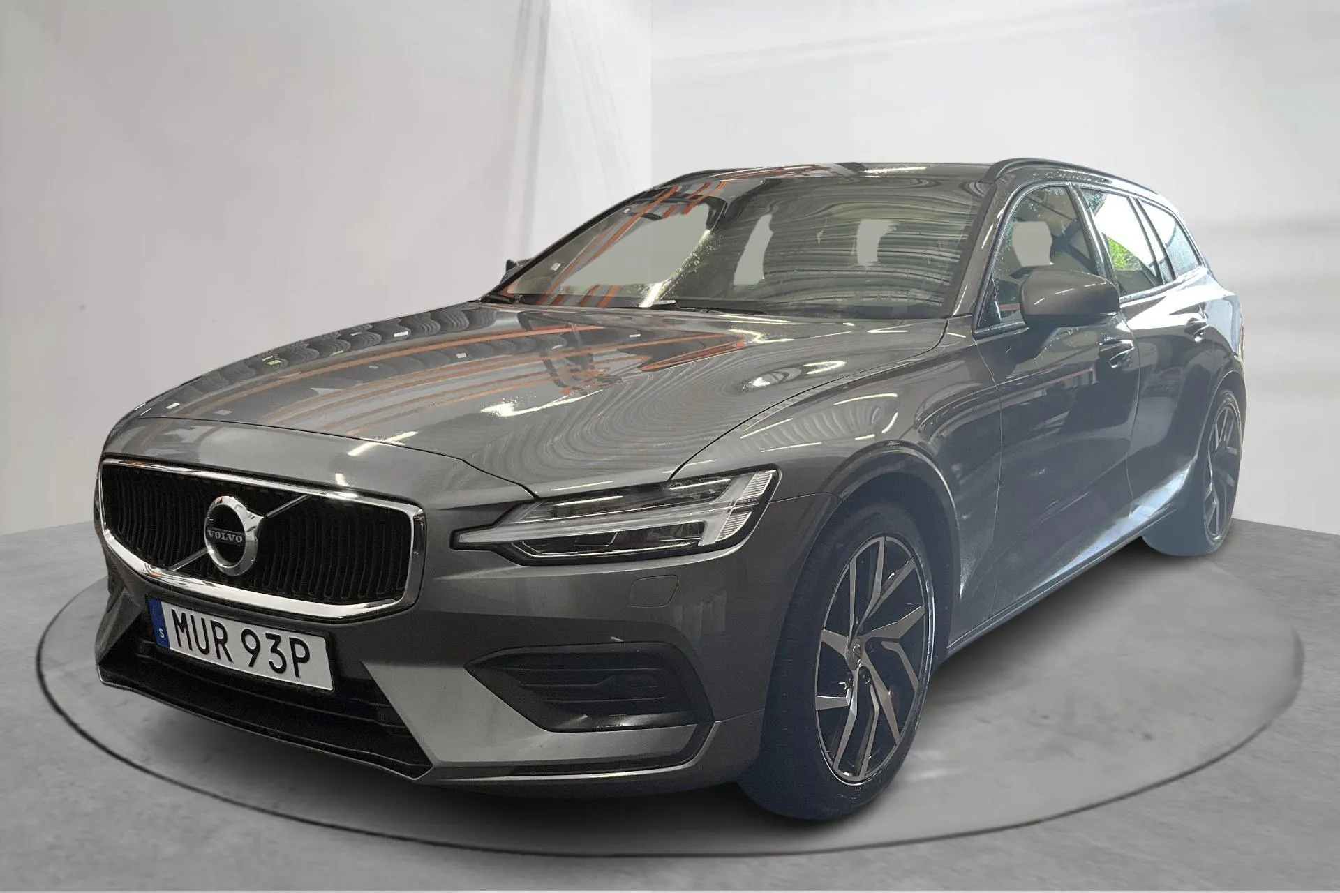 Presentation photo 1 of 19: Volvo V60 T5 (250hk) - 114 130 km - Automatic - gray - 2020
