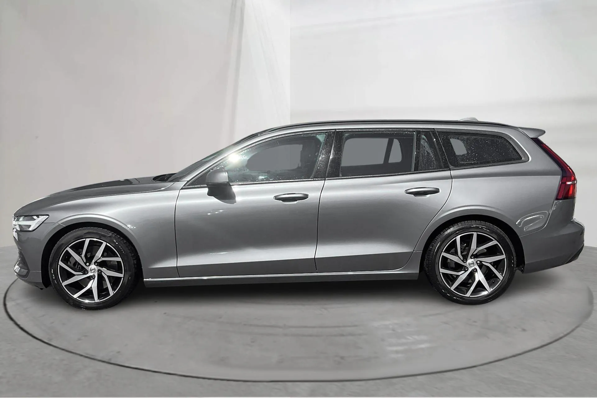 Presentation photo 2 of 19: Volvo V60 T5 (250hk) - 114 130 km - Automatic - gray - 2020