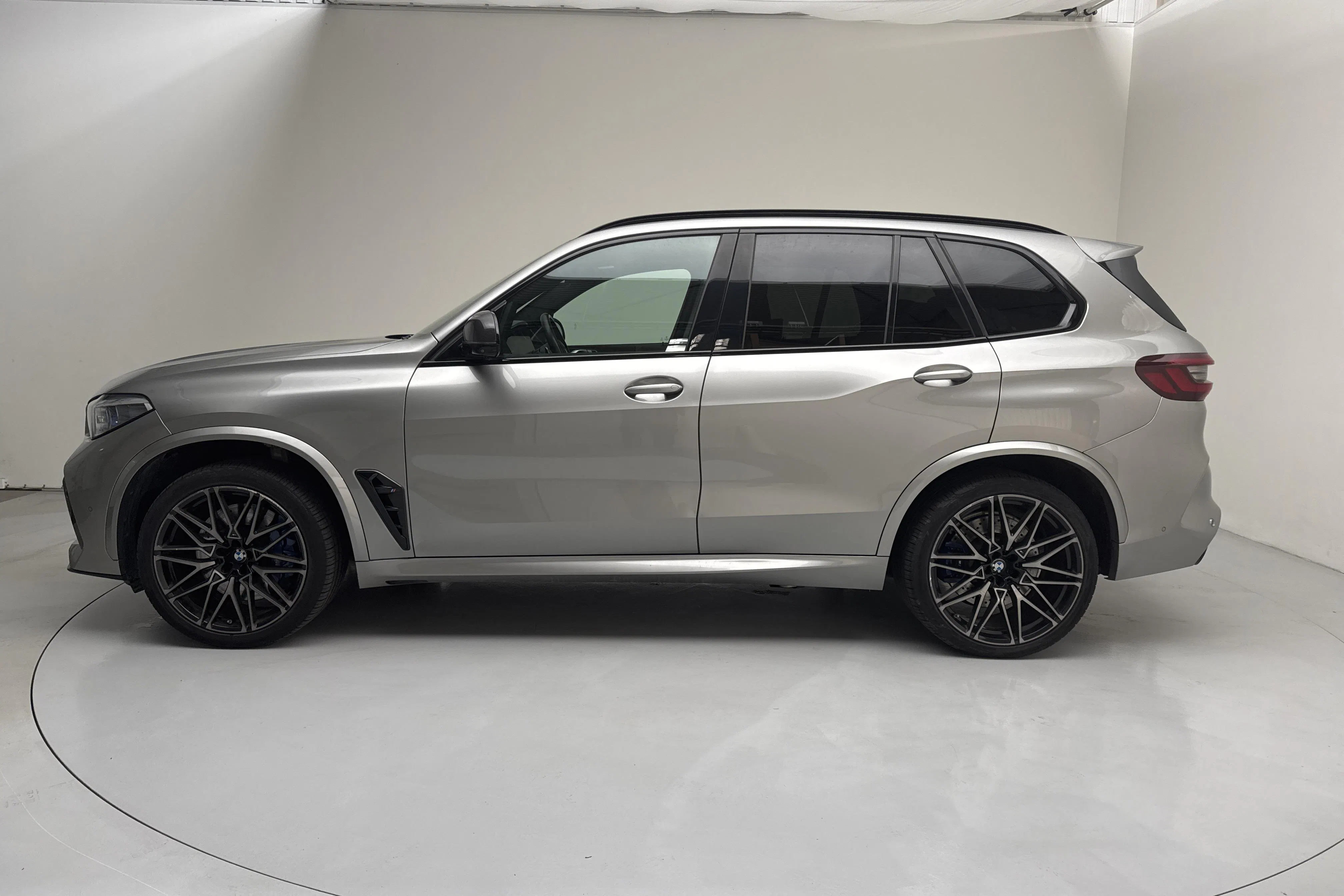 Presentation photo 2 of 27: BMW X5 M Competition, G05 (625hk) - 91 270 km - Automatic - gray - 2021