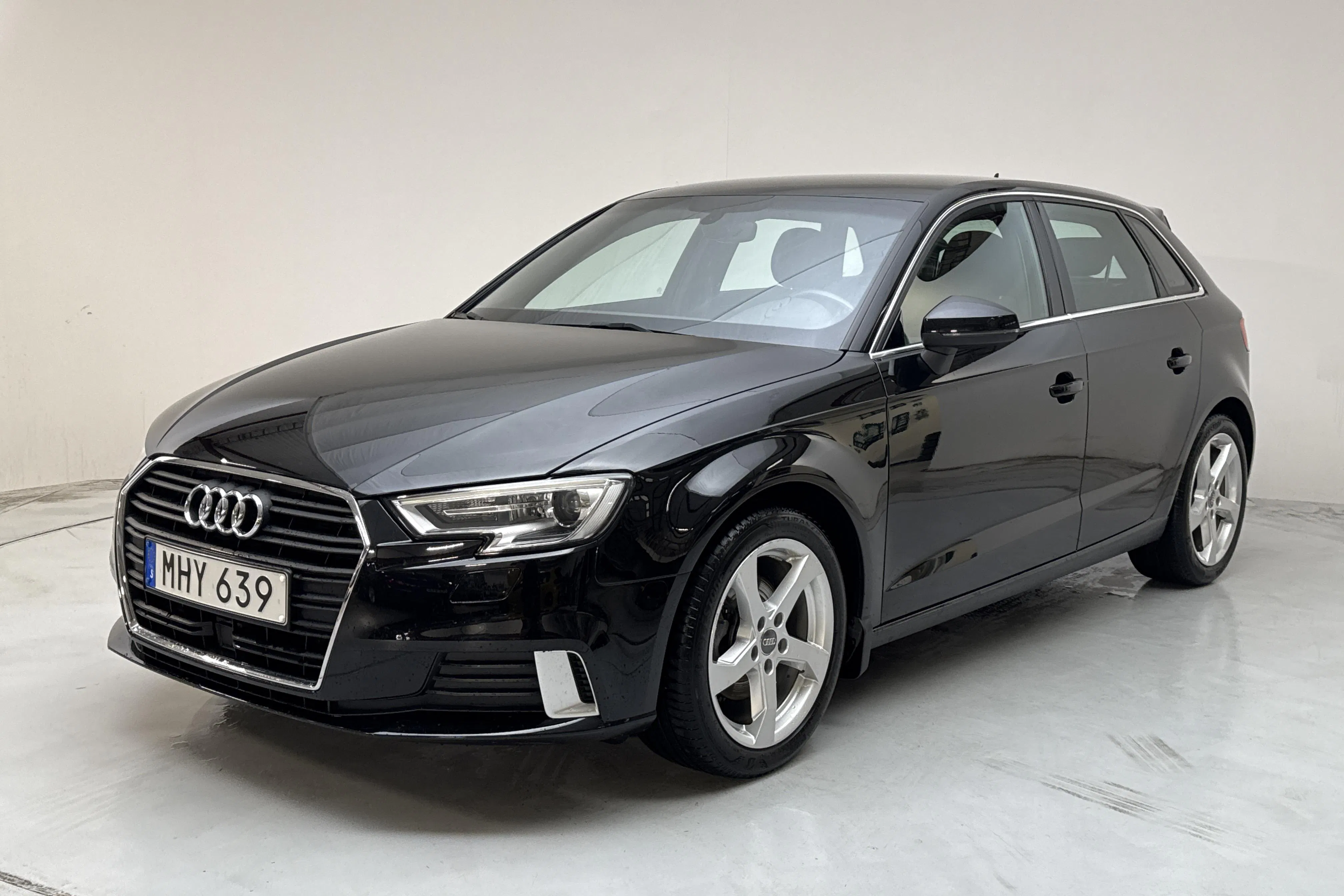Presentationsfoto 1 av 12: Audi A3 1.0 TFSI Sportback (116hk) - 3 109 mil - Manuell - svart - 2017