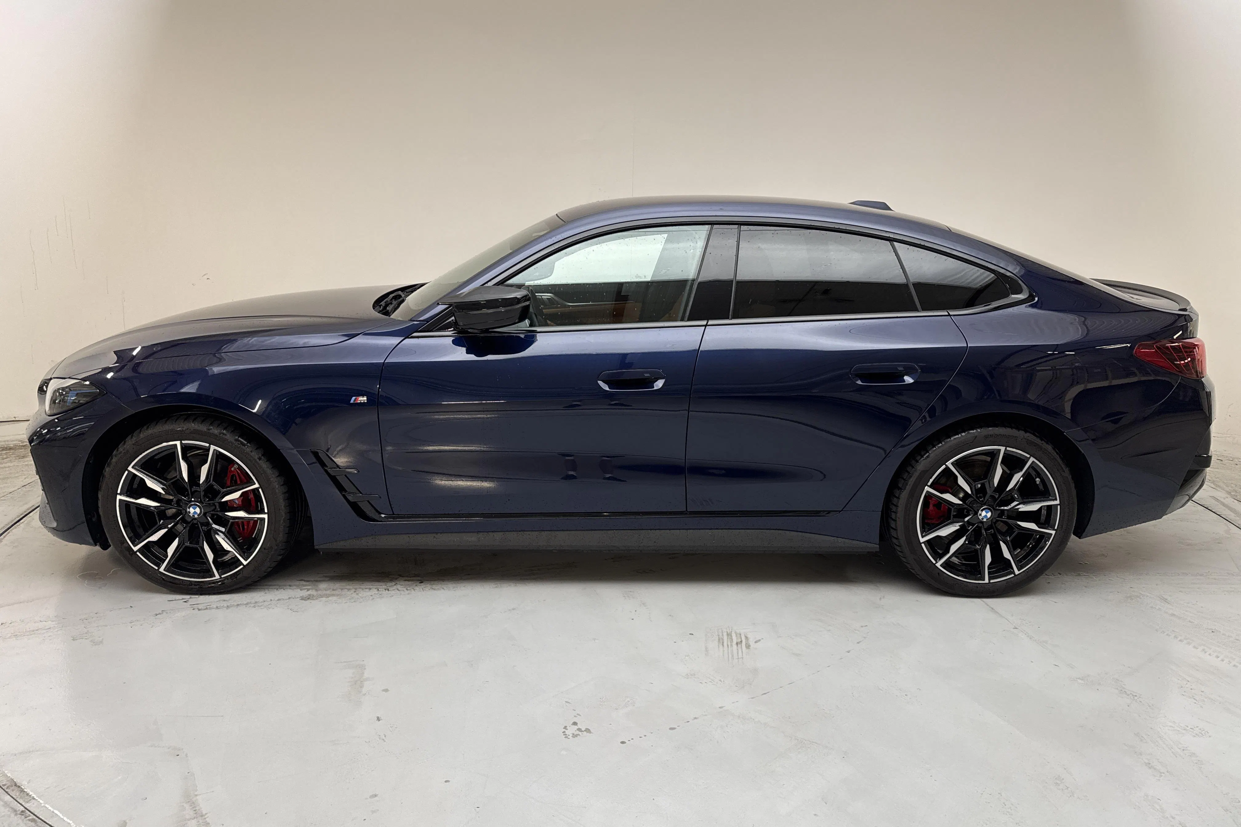 Presentation photo 2 of 16: BMW i4 M50 xDrive LCI, G26 (544hk) - 1 613 Scandinavian mile - Automatic - blue - 2025