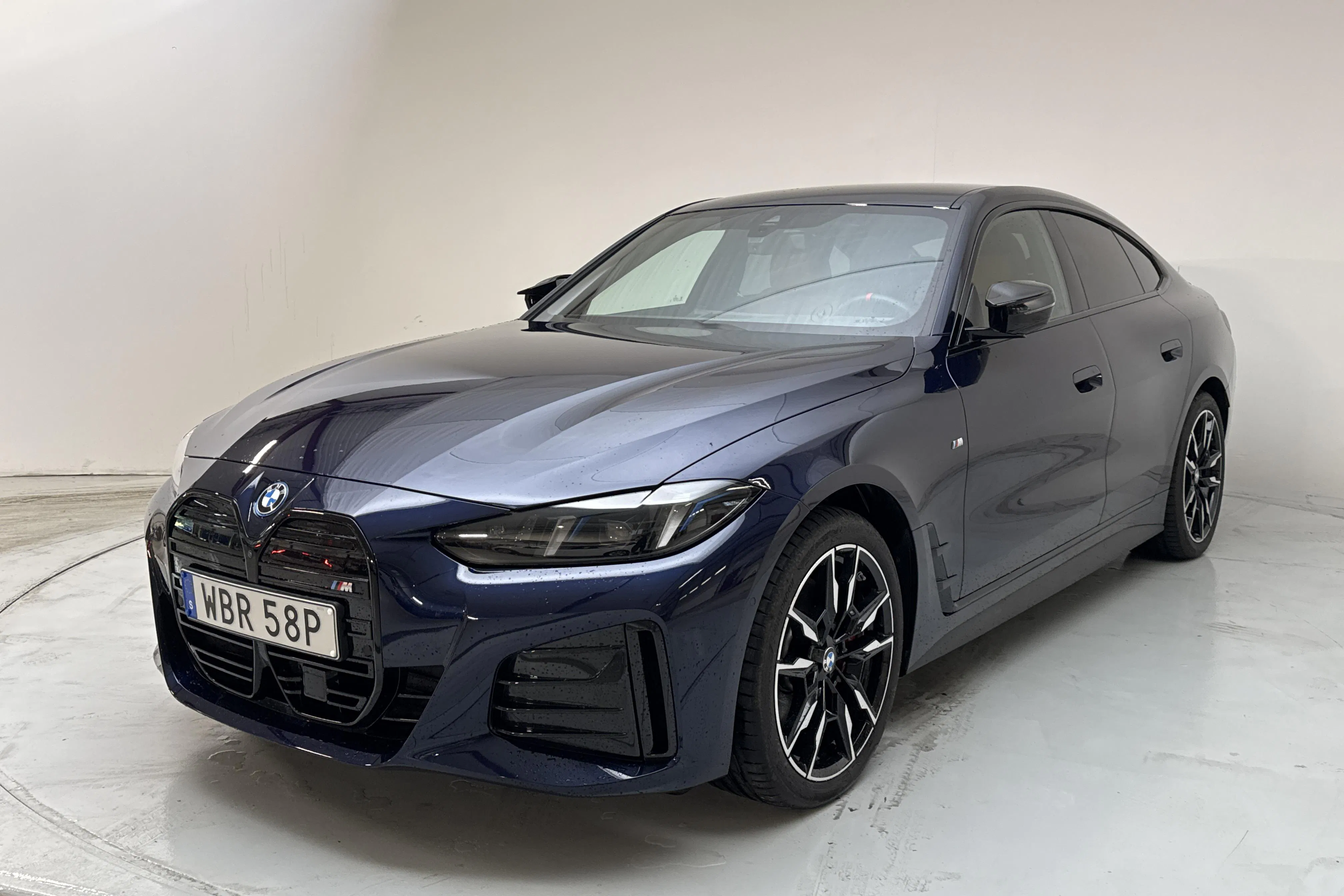 Presentation photo 1 of 16: BMW i4 M50 xDrive LCI, G26 (544hk) - 1 613 Scandinavian mile - Automatic - blue - 2025