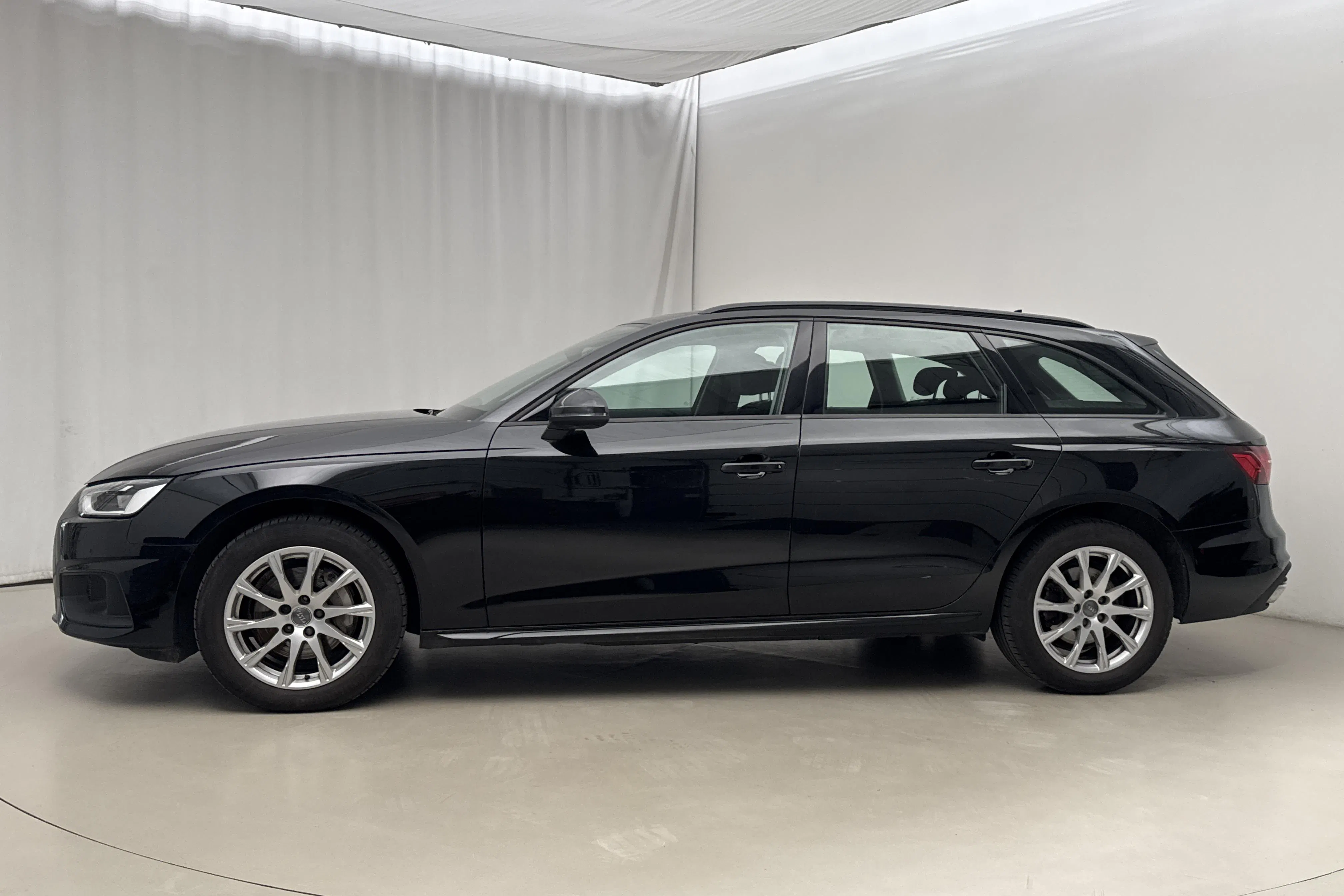 Presentationsfoto 2 av 18: Audi A4 Avant 40 TDI quattro (190hk) - 7 614 mil - Automat - svart - 2020