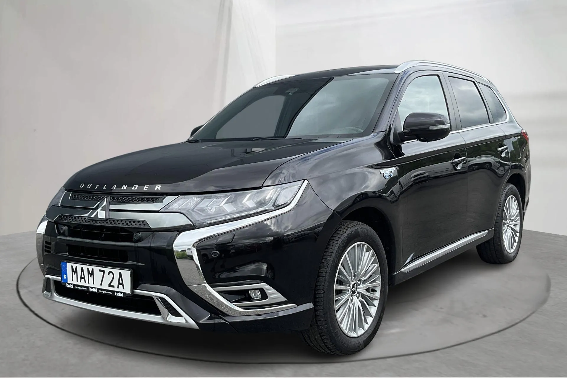Presentationsfoto 1 av 17: Mitsubishi Outlander 2.4 Plug-in Hybrid 4WD (136hk) - 17 012 mil - Automat - svart - 2020