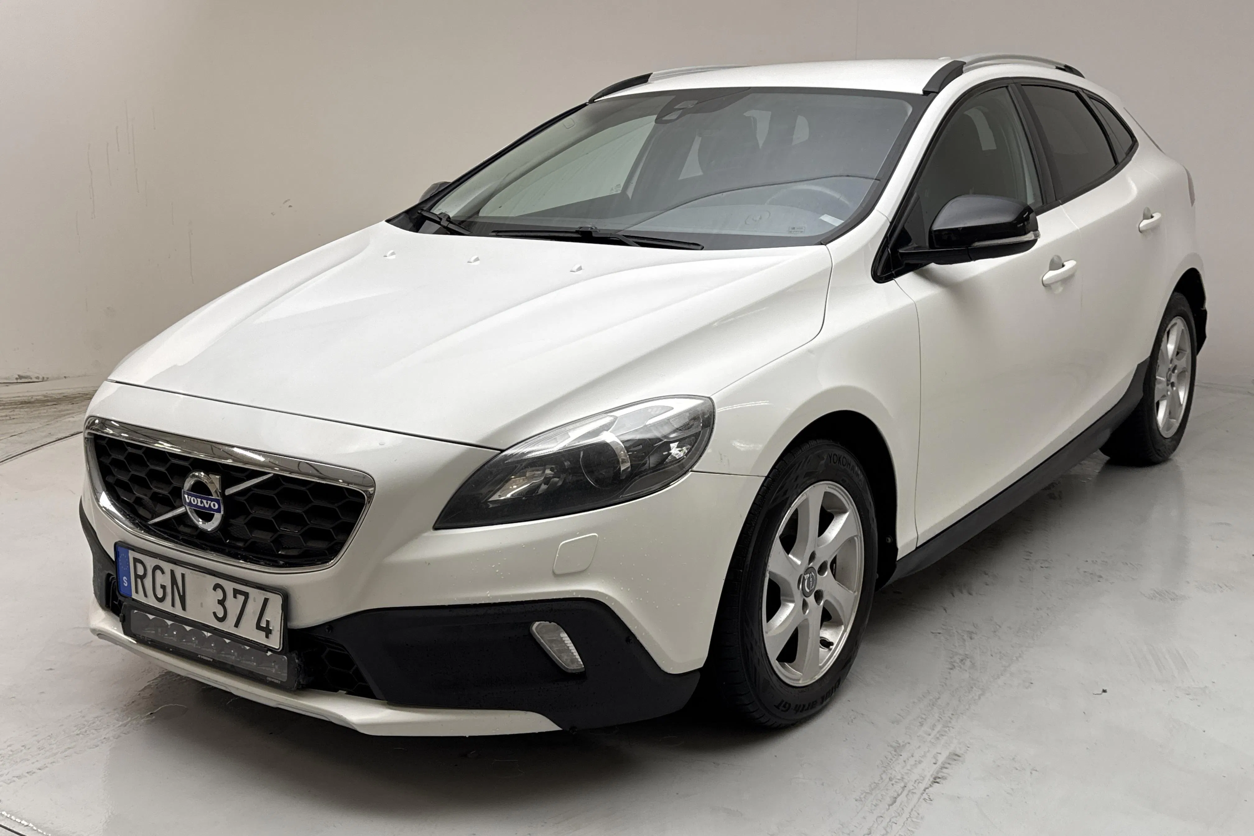 Presentationsfoto 1 av 14: Volvo V40 Cross Country D2 (115hk) - 21 887 mil - Manuell - vit - 2014