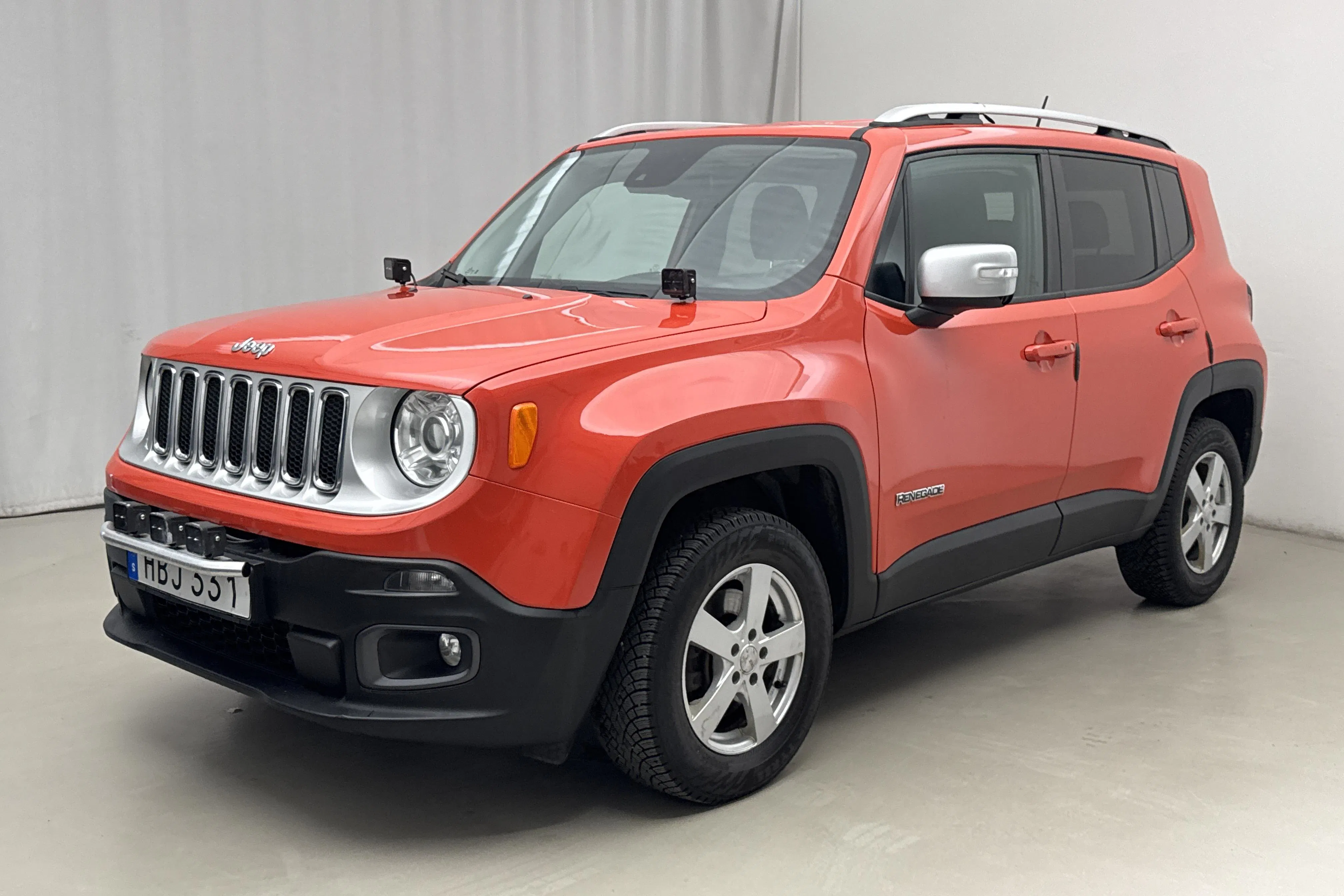 Presentation photo 1 of 17: Jeep Renegade 2.0 MultiJet 4WD (140hk) - 189 110 km - Automatic - orange - 2015