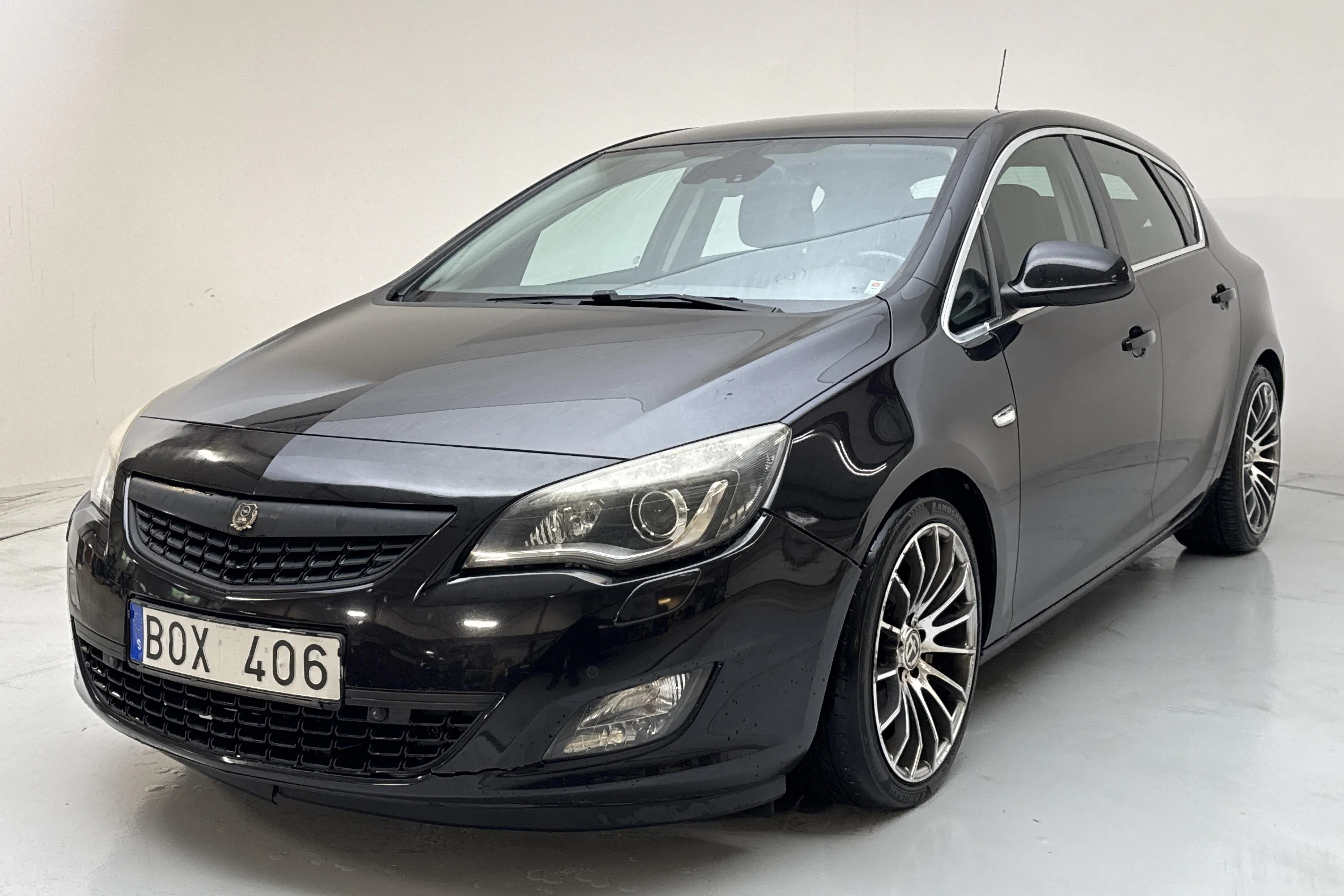 Presentationsfoto 1 av 13: Opel Astra 1.6 Turbo ECOTEC 5dr (180hk) - 17 356 mil - Manuell - svart - 2010