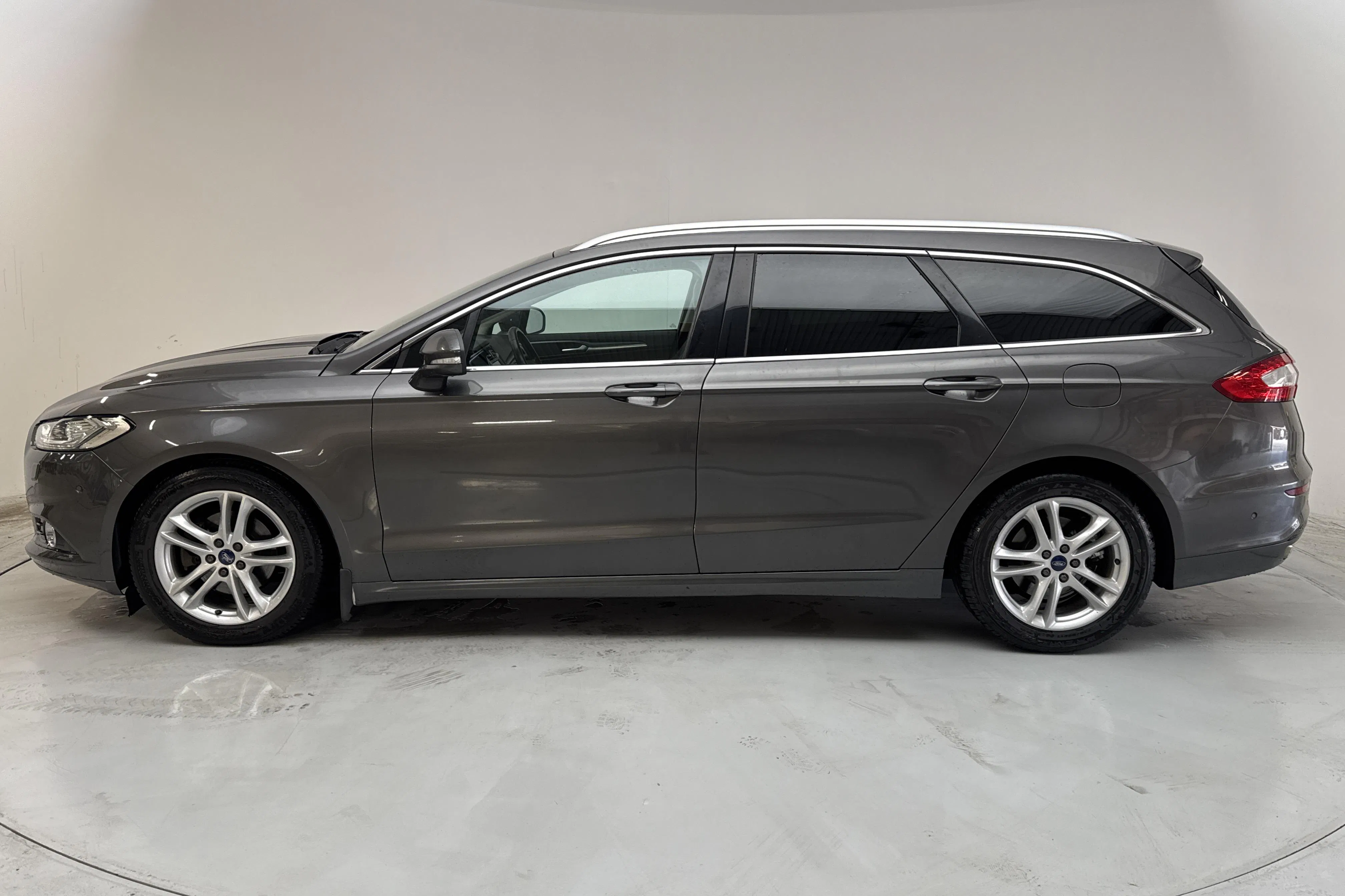 Presentation photo 2 of 16: Ford Mondeo 2.0 TDCi Kombi (180hk) - 18 282 Scandinavian mile - Automatic - gray - 2016