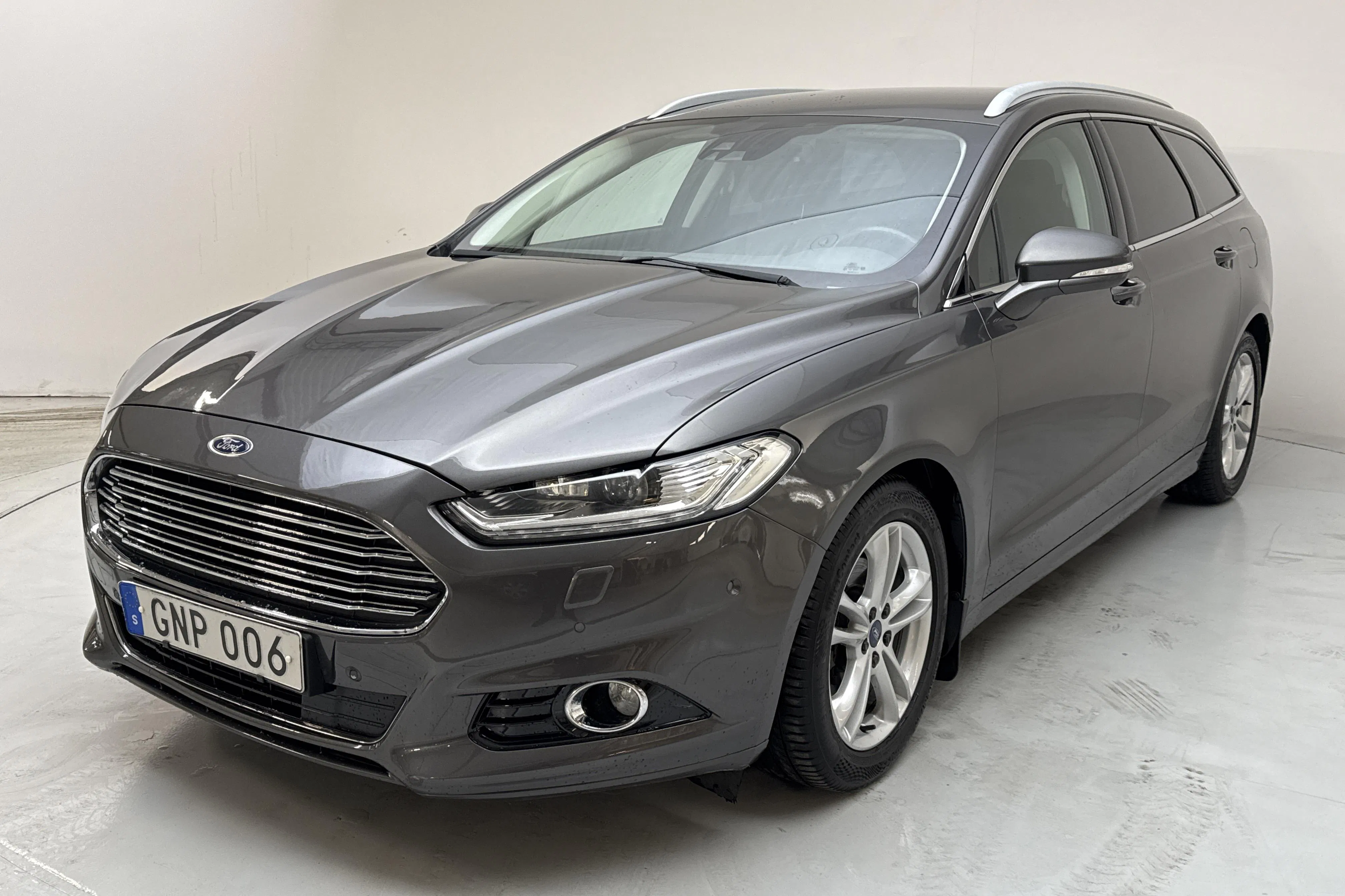 Presentation photo 1 of 16: Ford Mondeo 2.0 TDCi Kombi (180hk) - 18 282 Scandinavian mile - Automatic - gray - 2016