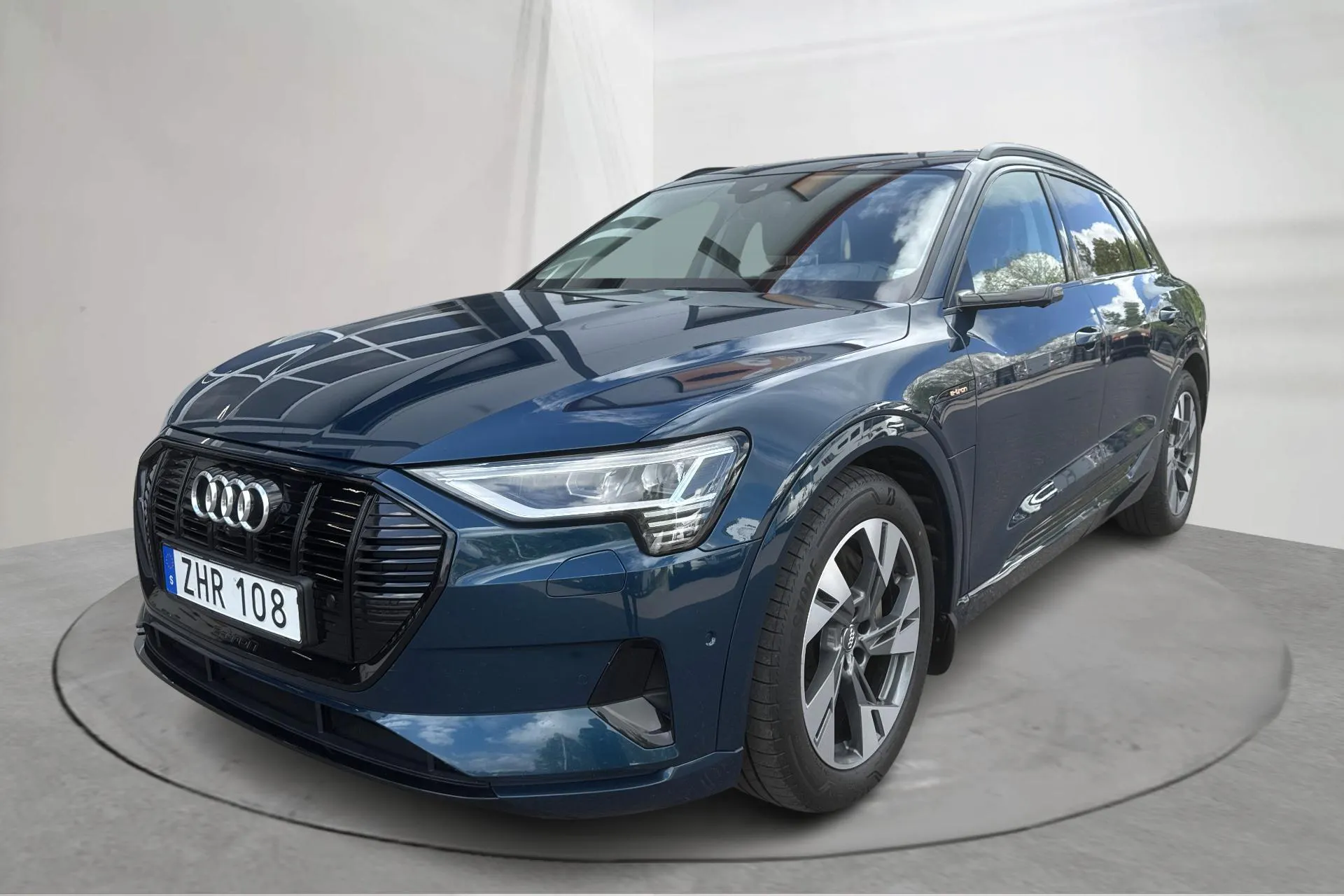 Presentation photo 1 of 22: Audi e-tron 55 quattro 95kWh (360hk) - 81 750 km - Automatic - blue - 2020