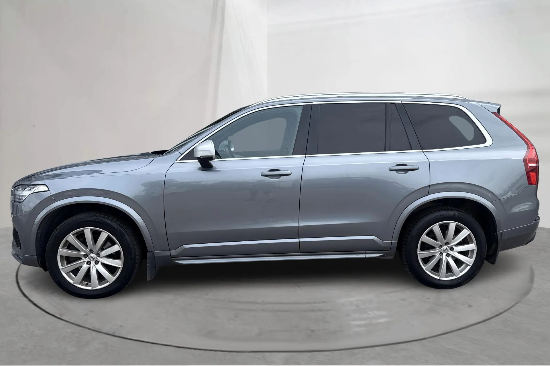 Presentationsfoto 2 av 20: Volvo XC90 D5 AWD (235hk) - 27 313 mil - Automat - grå - 2017
