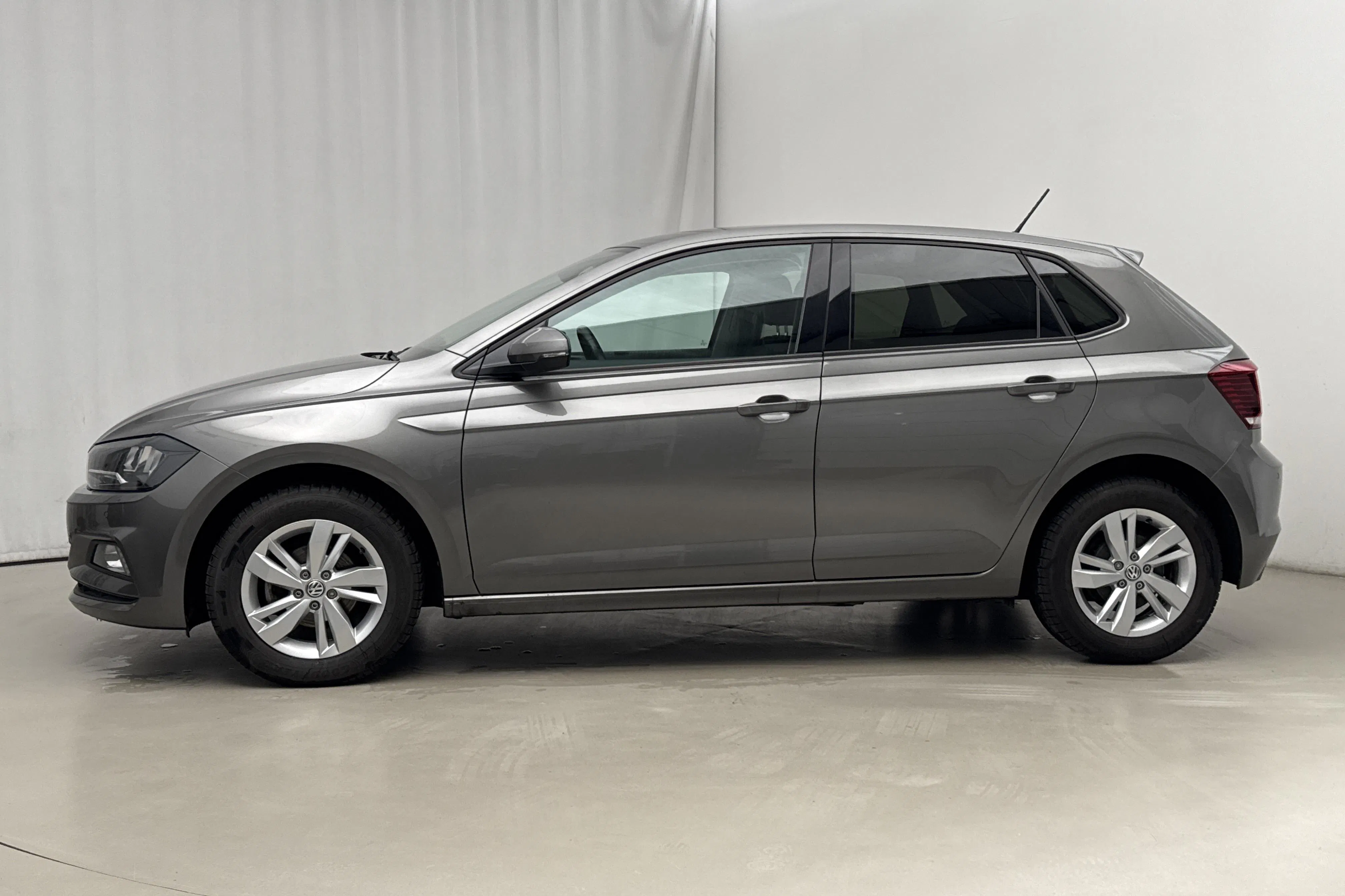 Presentation photo 2 of 16: VW Polo 1.0 TSI 5dr (95hk) - 30 720 km - Manual - gray - 2018