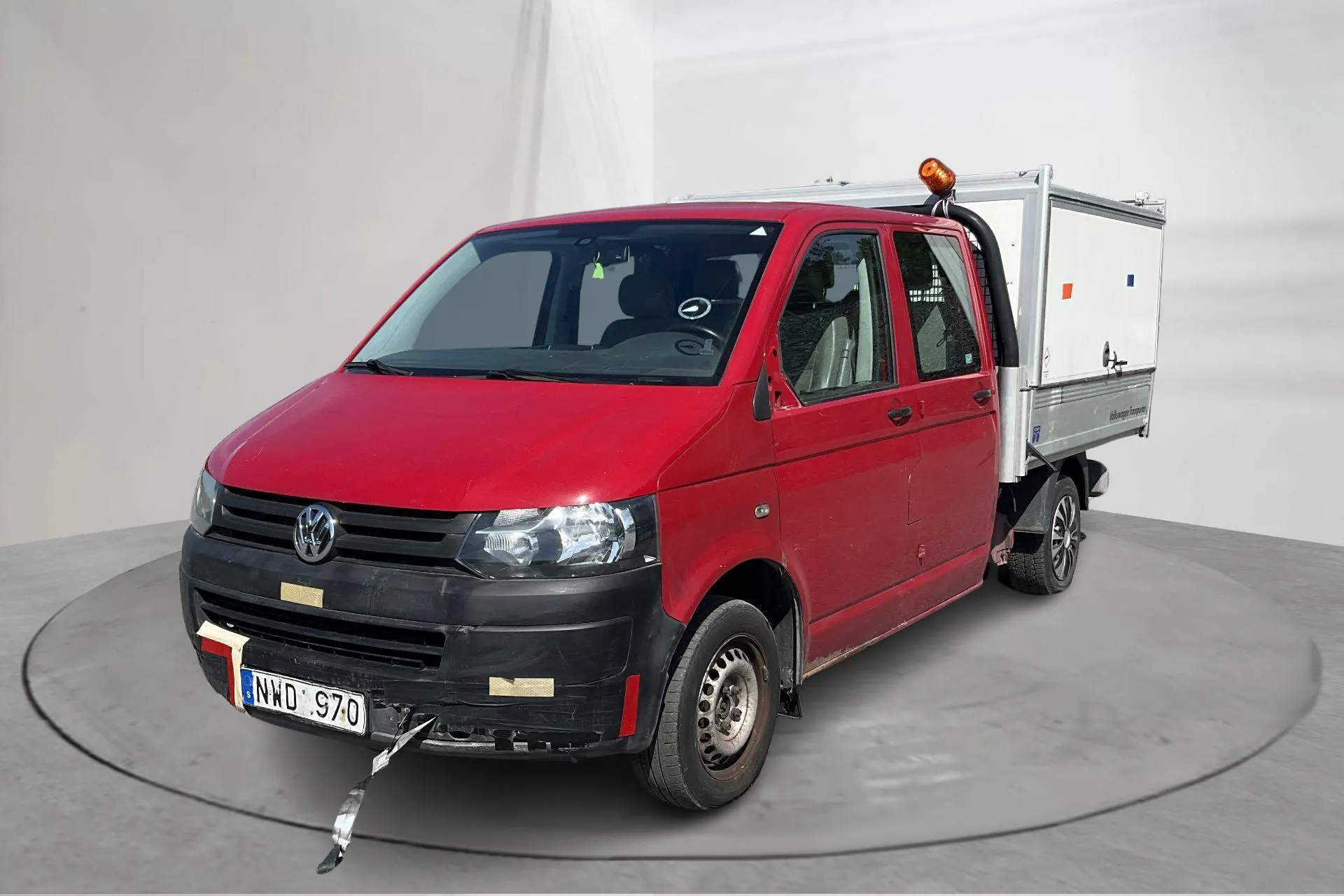 Presentationsfoto 1 av 13: VW Transporter T5 2.0 Ecofuel Pickup (115hk) - 15 434 mil - Manuell - röd - 2013