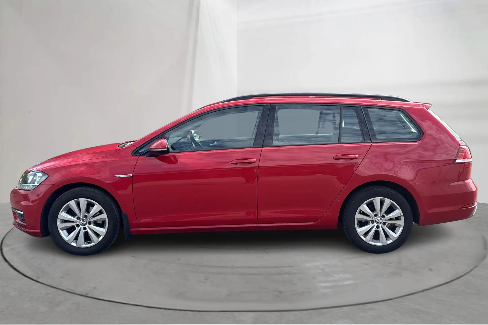 Presentation photo 2 of 14: VW Golf VII 1.5 TGI Sportscombi (130hk) - 63 280 km - Automatic - red - 2020