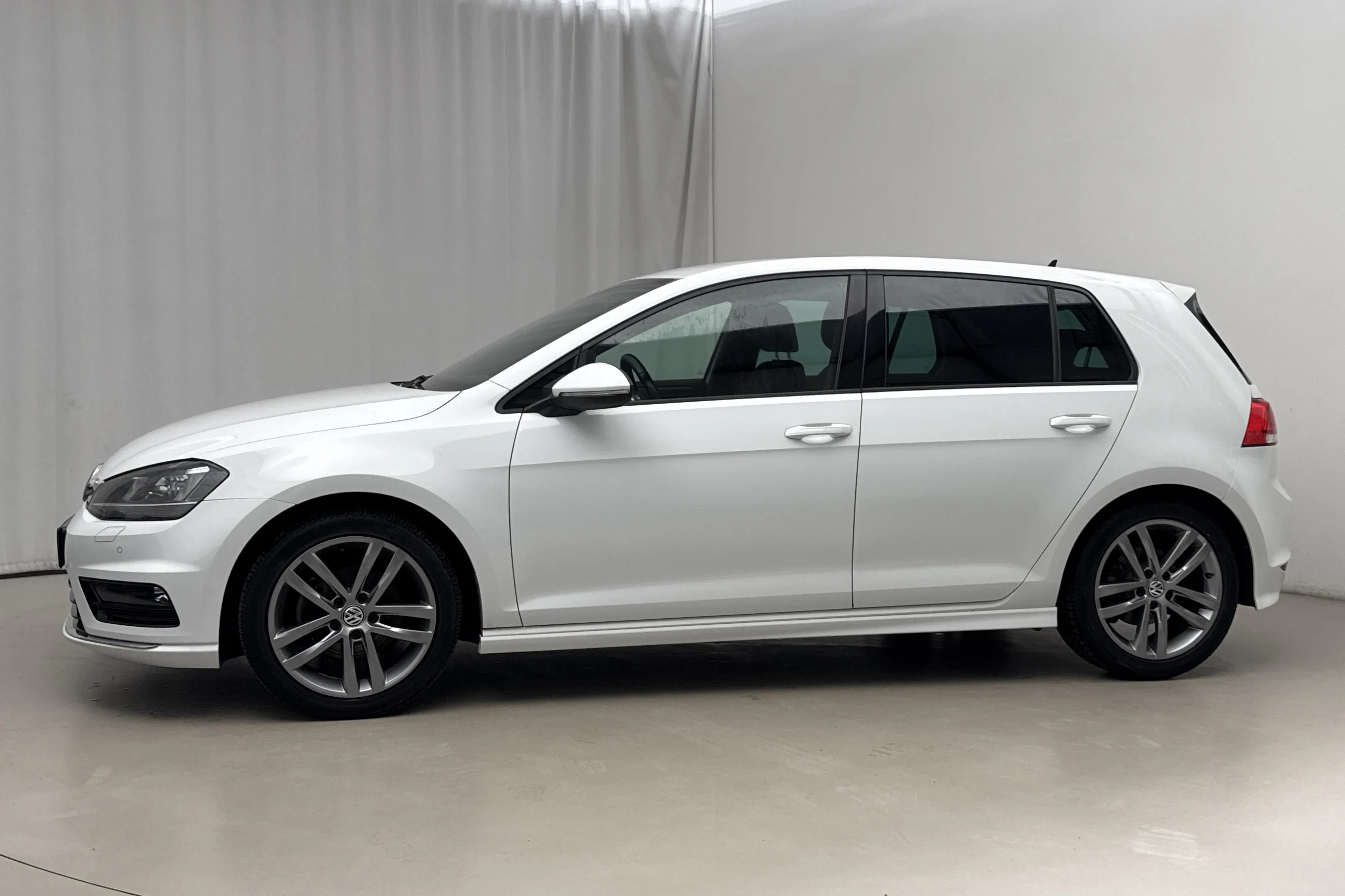 Presentation photo 2 of 17: VW Golf VII 1.4 TSI 5dr (140hk) - 93 600 km - Automatic - white - 2015