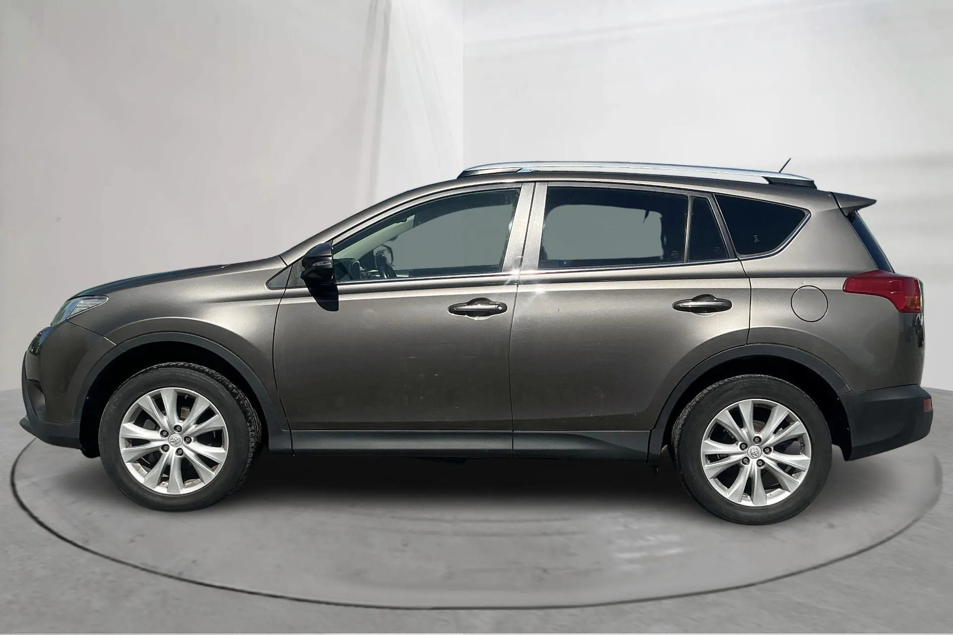 Presentation photo 2 of 16: Toyota RAV4 2.0 VVT-i (151hk) - 196 540 km - Automatic - brown - 2013