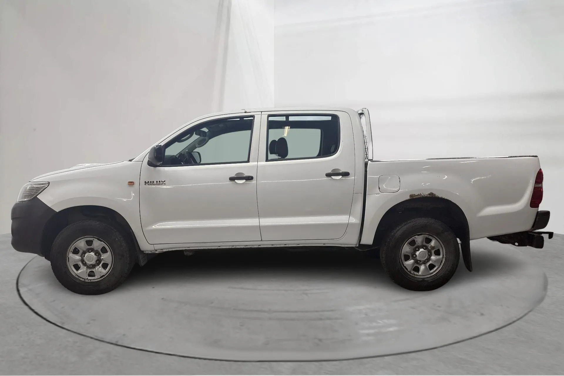 Presentationsfoto 2 av 14: Toyota Hilux 2.5 D-4D 4WD (144hk) - 18 732 mil - Manuell - vit - 2013