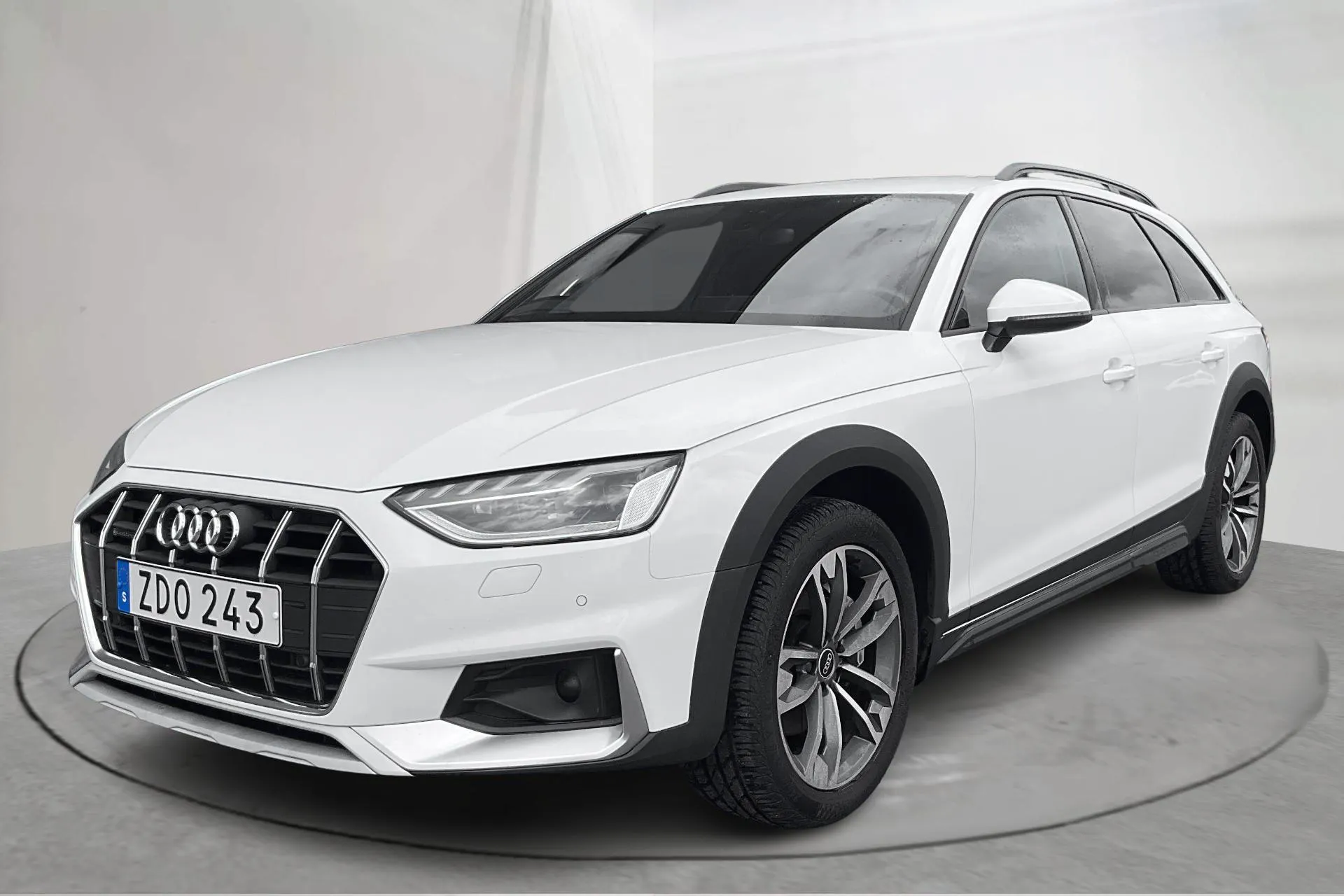 Presentationsfoto 1 av 18: Audi A4 Allroad 40 TDI quattro (204hk) - 15 749 mil - Automat - vit - 2021