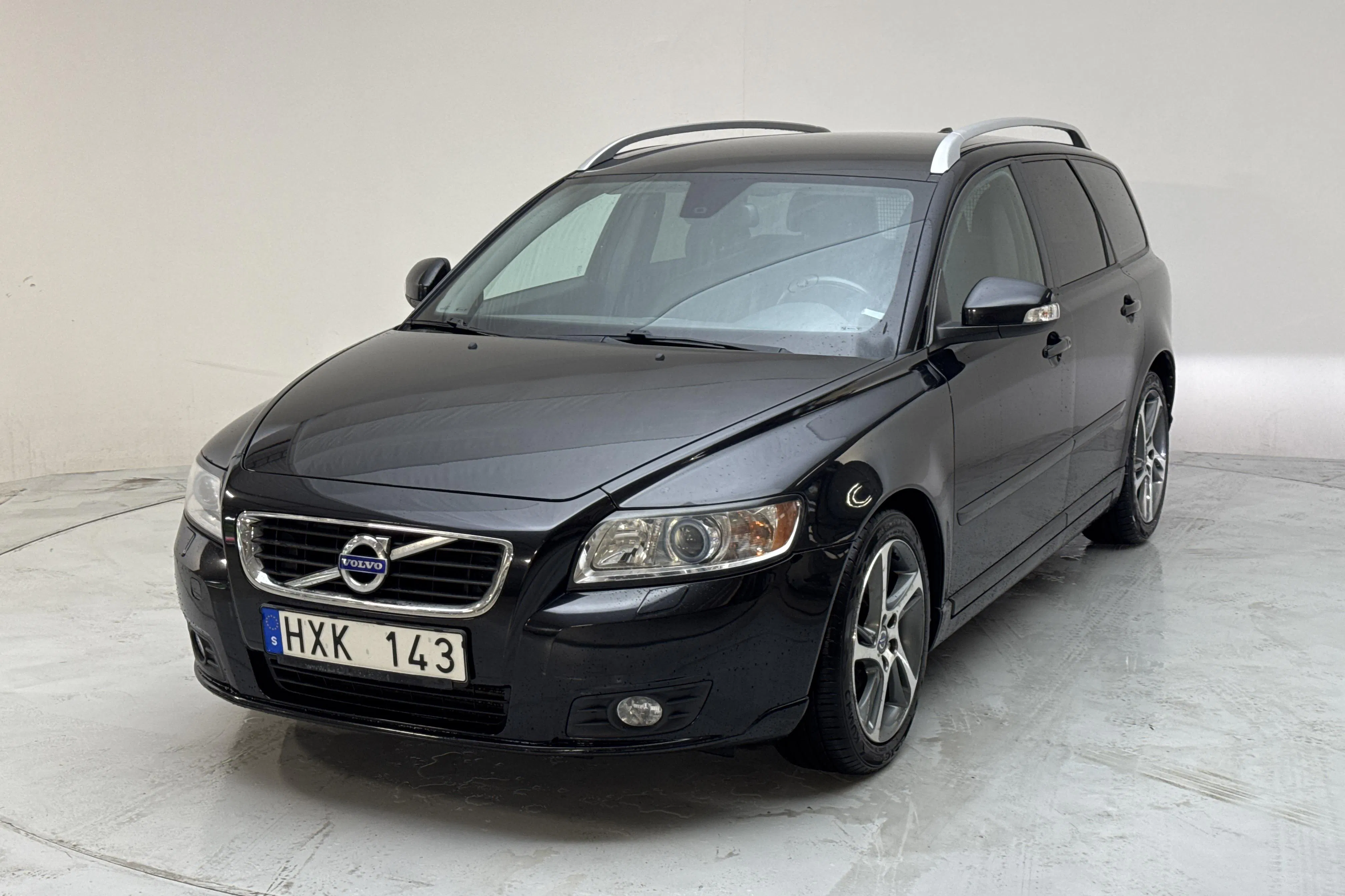 Presentation photo 1 of 12: Volvo V50 D2 (115hk) - 138 390 km - Manual - black - 2012