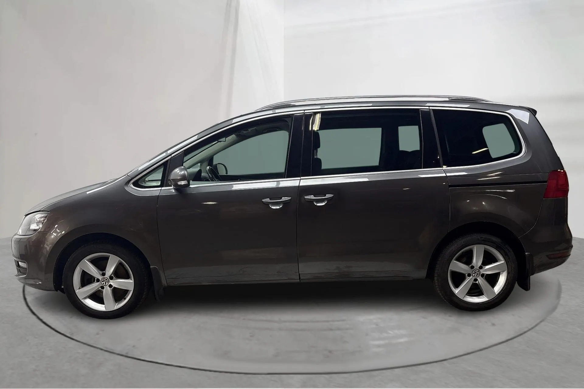 Presentation photo 2 of 17: VW Sharan 2.0 TDI BlueMotion Technology 4motion (140hk) - 264 100 km - Manual - gray - 2015