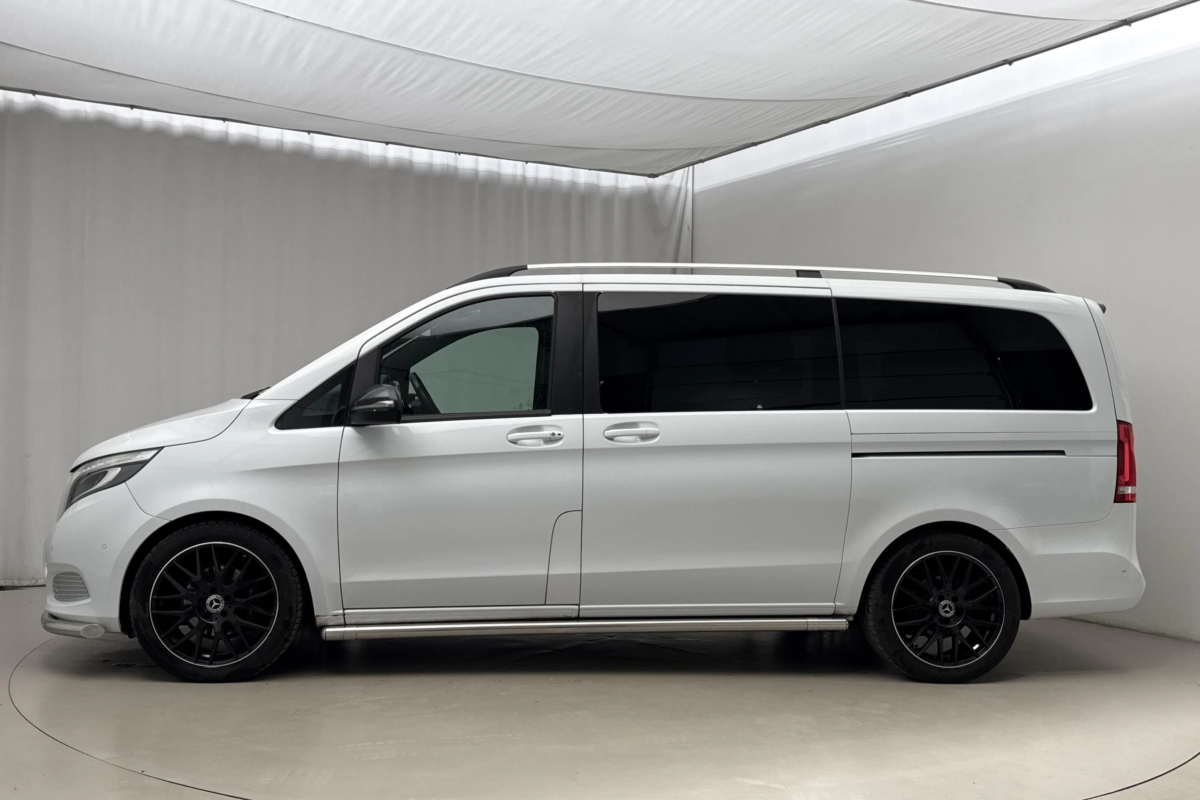 Presentation photo 2 of 19: Mercedes V 220 d W447 (163hk) - 275 310 km - Automatic - white - 2017
