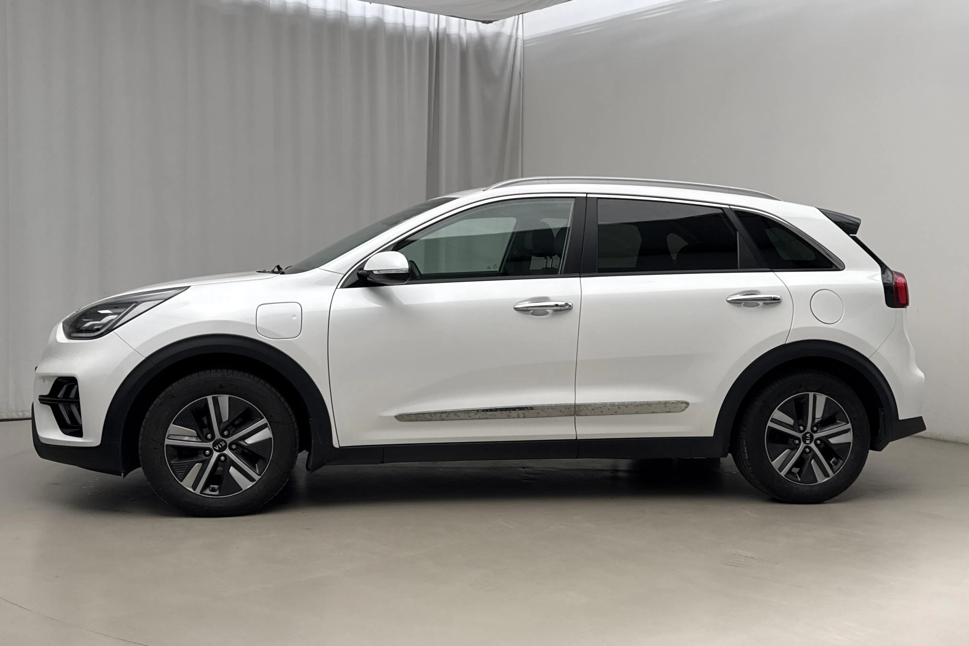 Presentation photo 2 of 21: KIA Niro Plug-in Hybrid 1.6 (141hk) - 137 580 km - Automatic - white - 2020