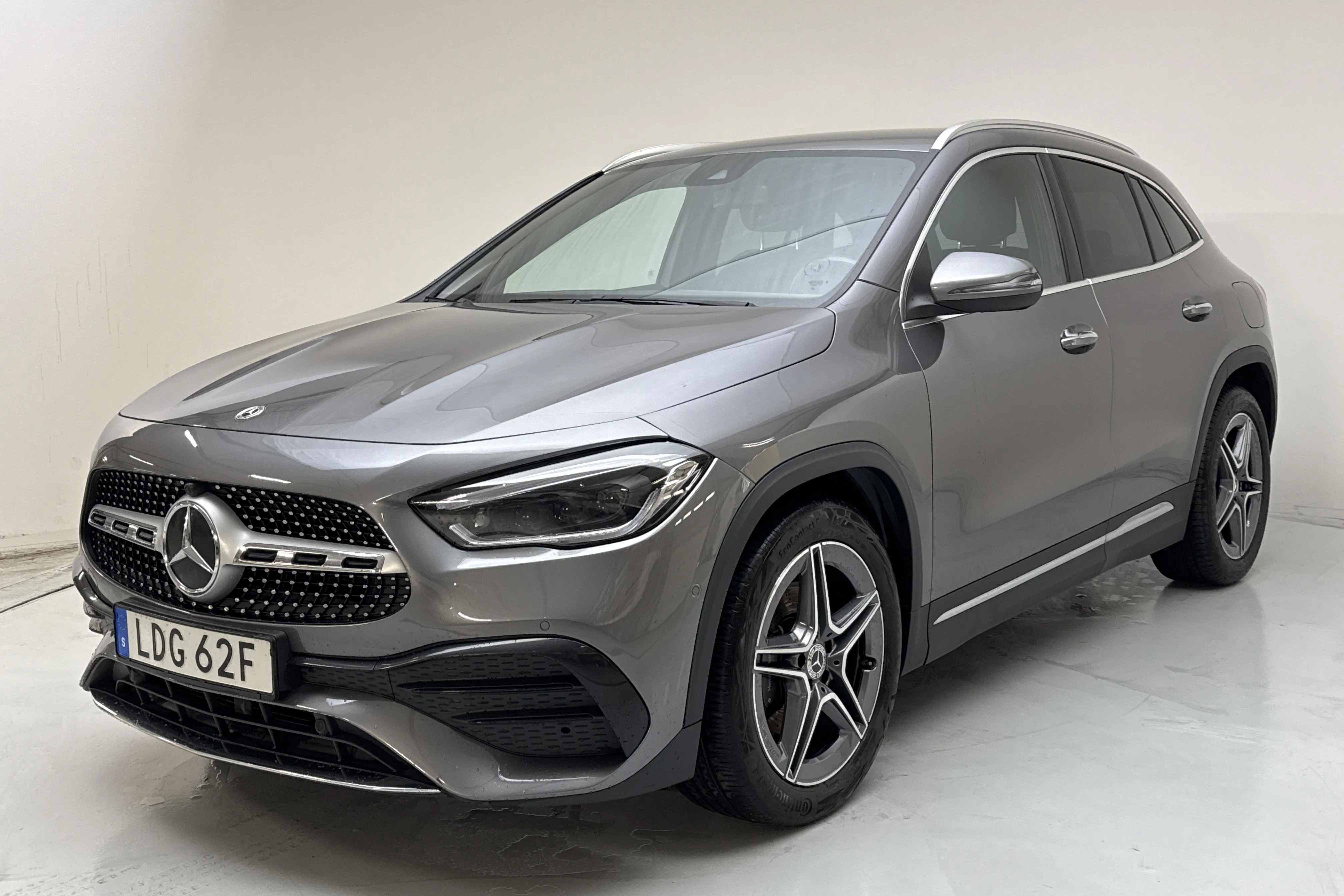 Presentationsfoto 1 av 15: Mercedes GLA 200 H247 (163hk) - 11 544 mil - Automat - Dark Grey - 2022