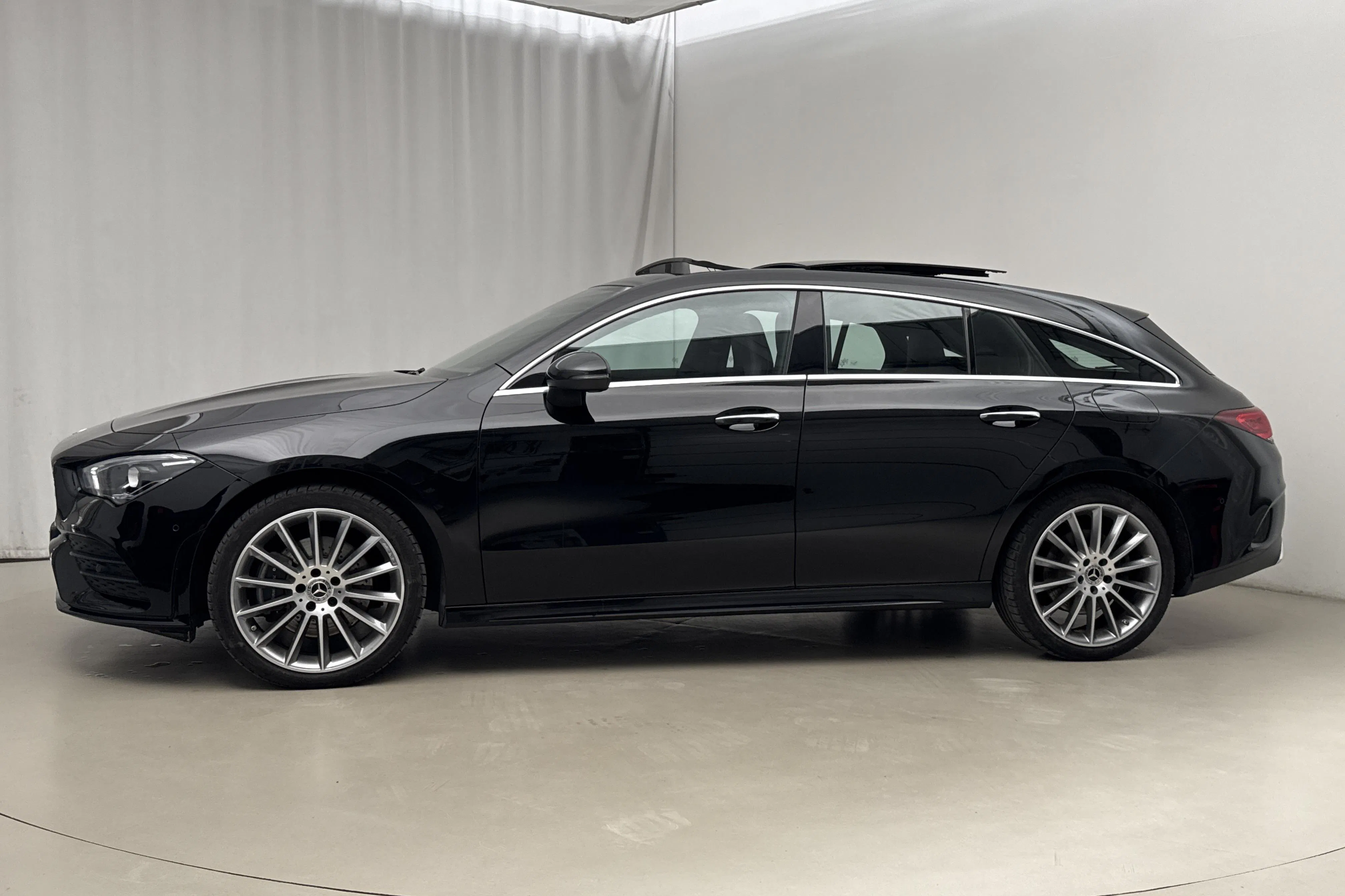 Presentation photo 2 of 22: Mercedes CLA 250 e Shooting Brake X118 (218hk) - 71 350 km - Automatic - black - 2023