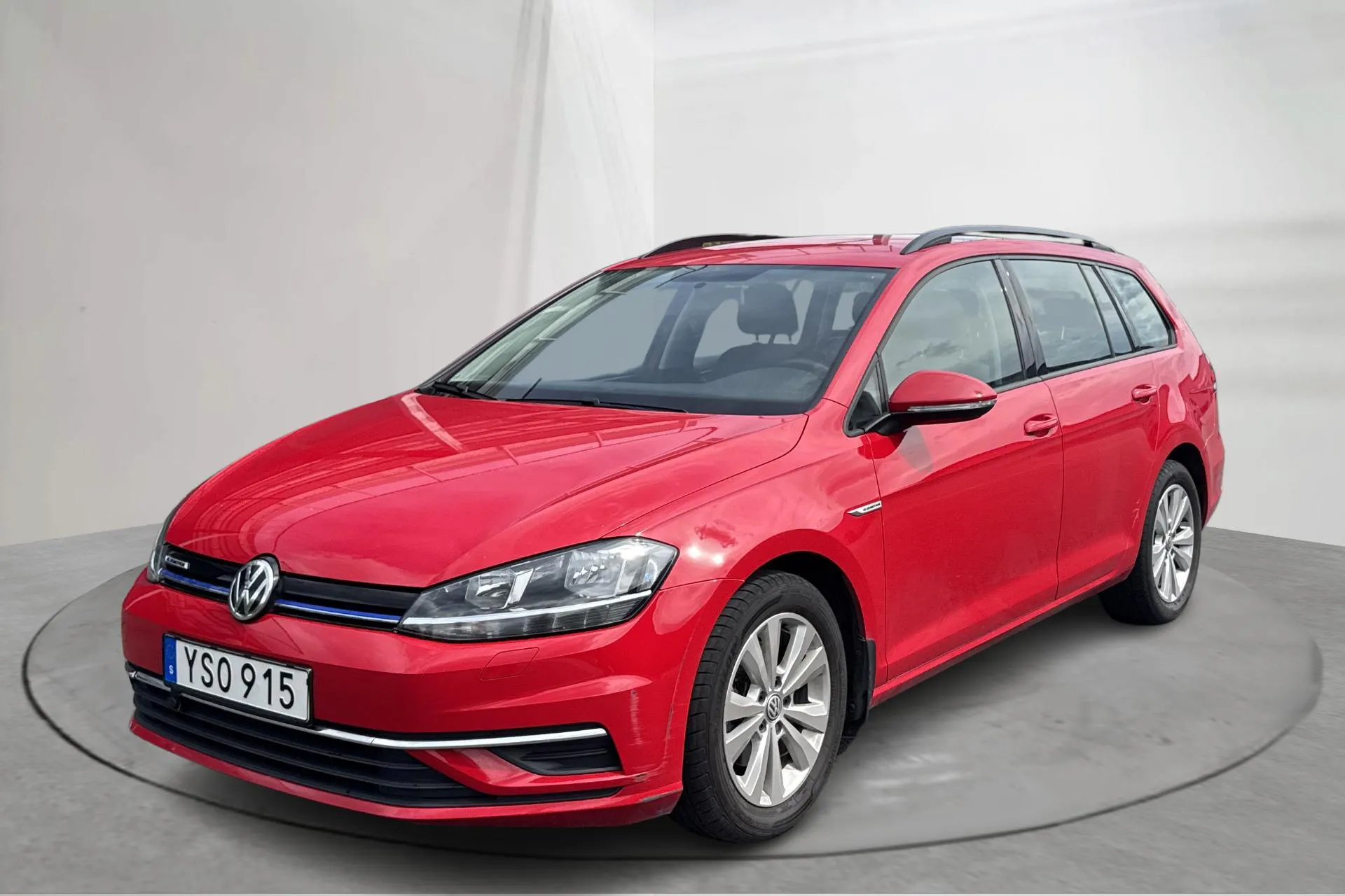 Presentation photo 1 of 14: VW Golf VII 1.5 TGI Sportscombi (130hk) - 61 810 km - Automatic - red - 2020