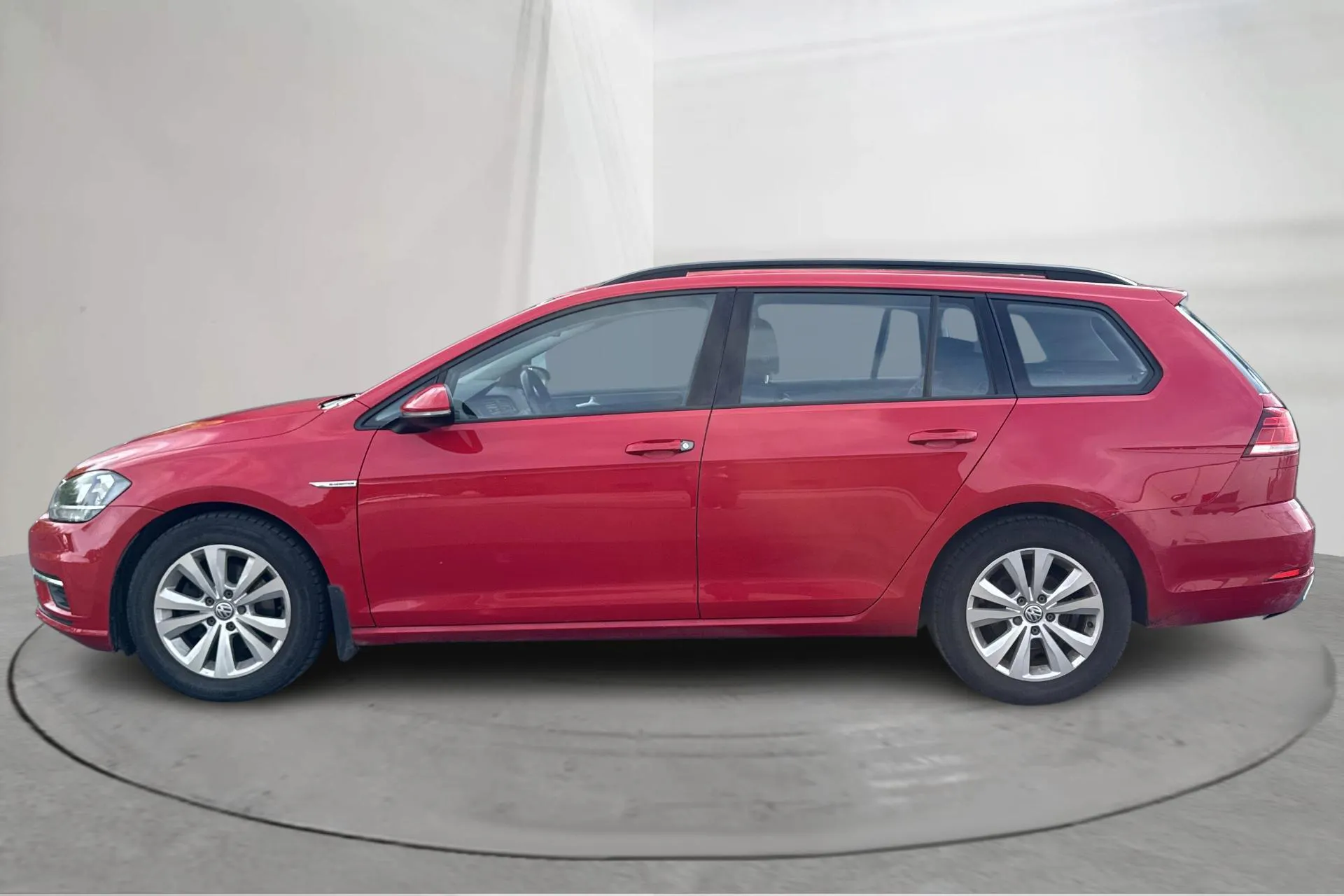 Presentation photo 2 of 13: VW Golf VII 1.5 TGI Sportscombi (130hk) - 120 720 km - Automatic - red - 2020
