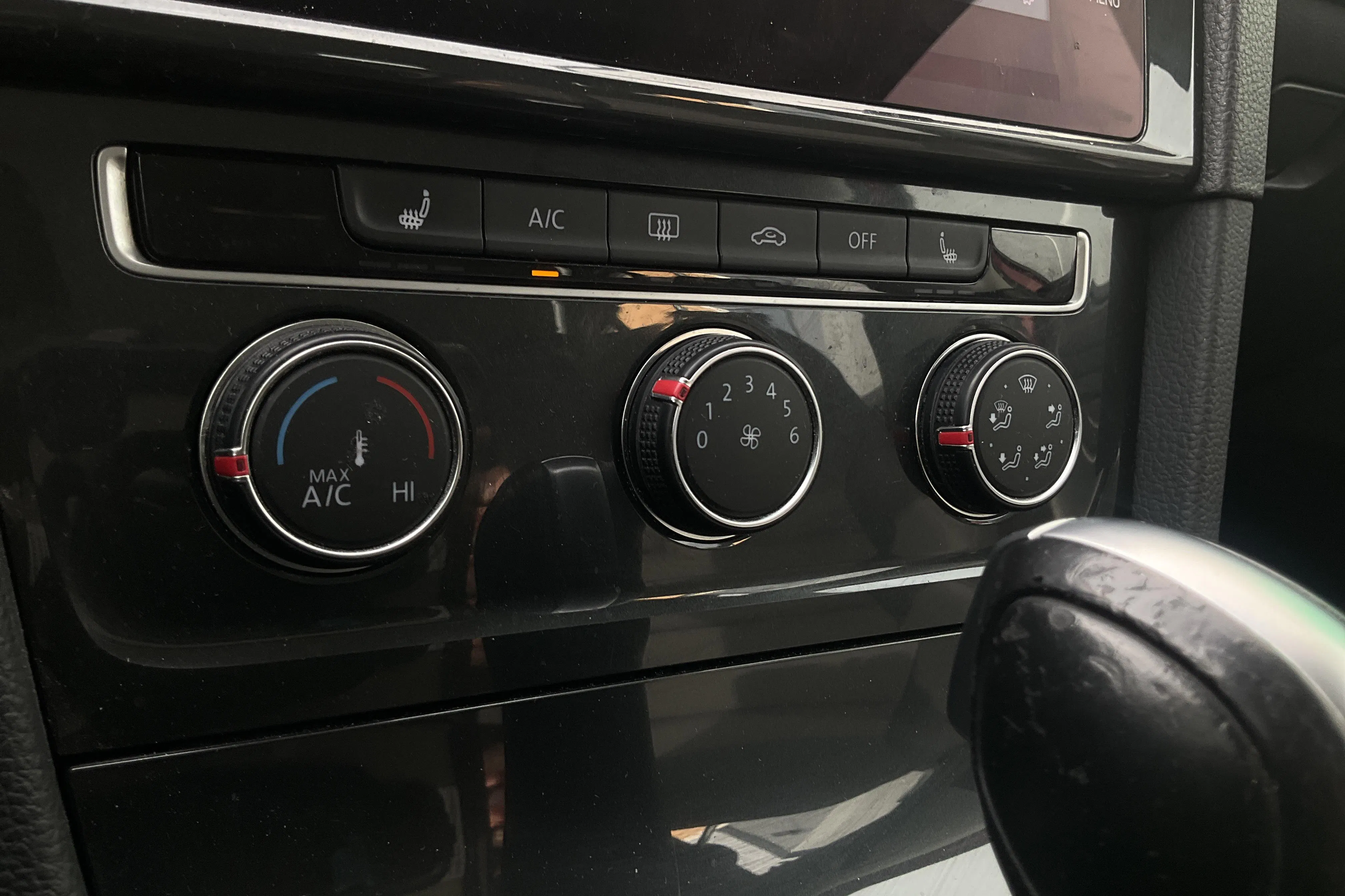Presentation photo 13 of 13: VW Golf VII 1.5 TGI Sportscombi (130hk) - 120 720 km - Automatic - red - 2020