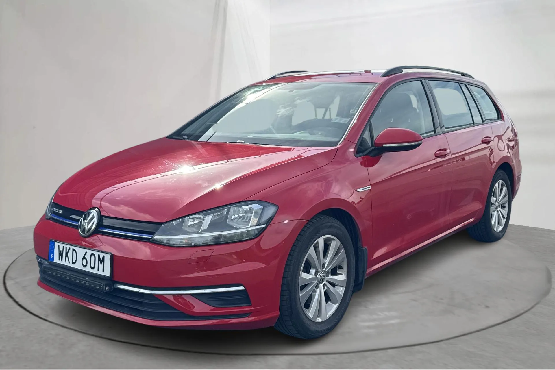 Presentation photo 1 of 13: VW Golf VII 1.5 TGI Sportscombi (130hk) - 120 720 km - Automatic - red - 2020