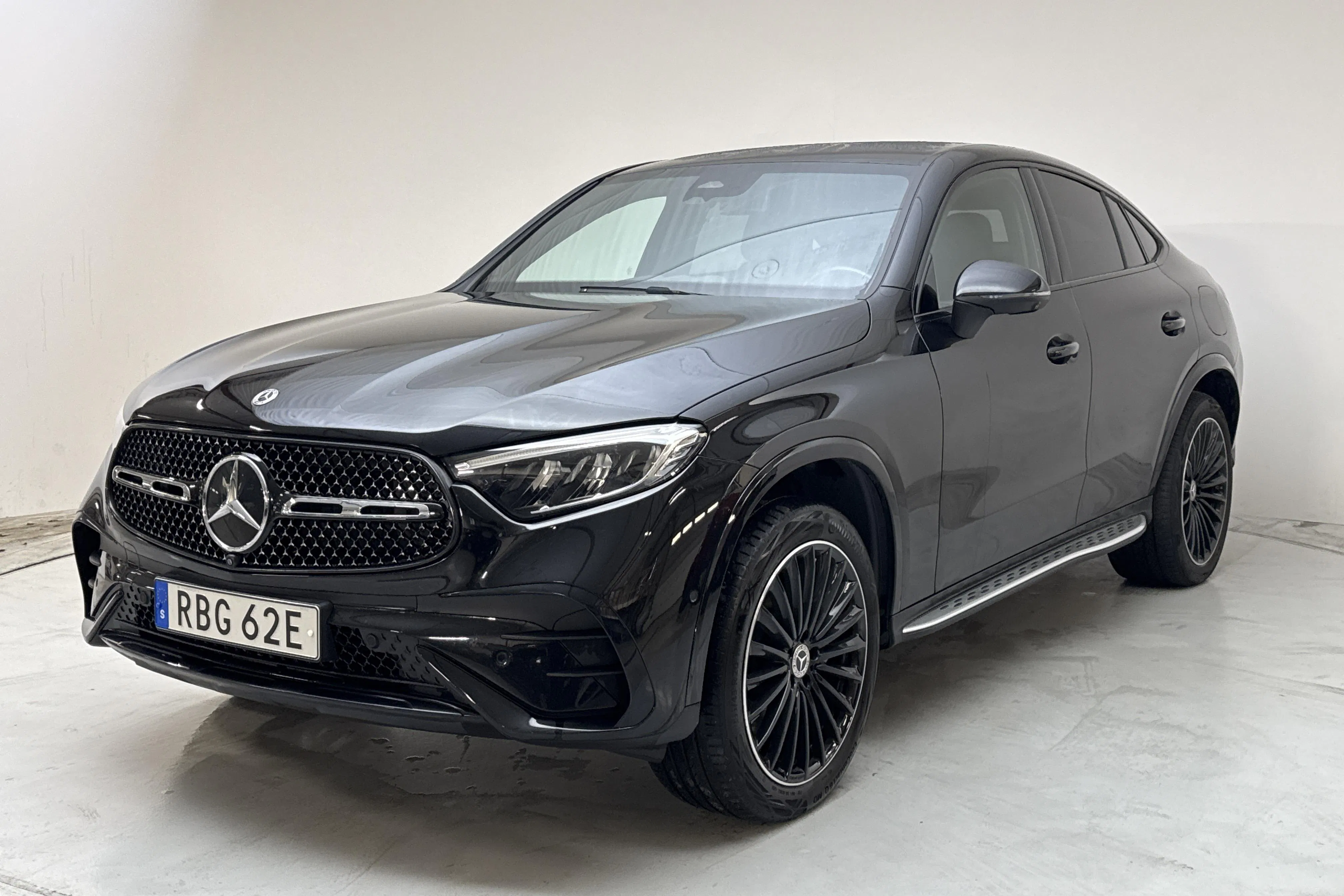 Presentationsfoto 1 av 22: Mercedes GLC 300 e 4MATIC Coupé C254 (313hk) - 6 033 mil - Automat - svart - 2024