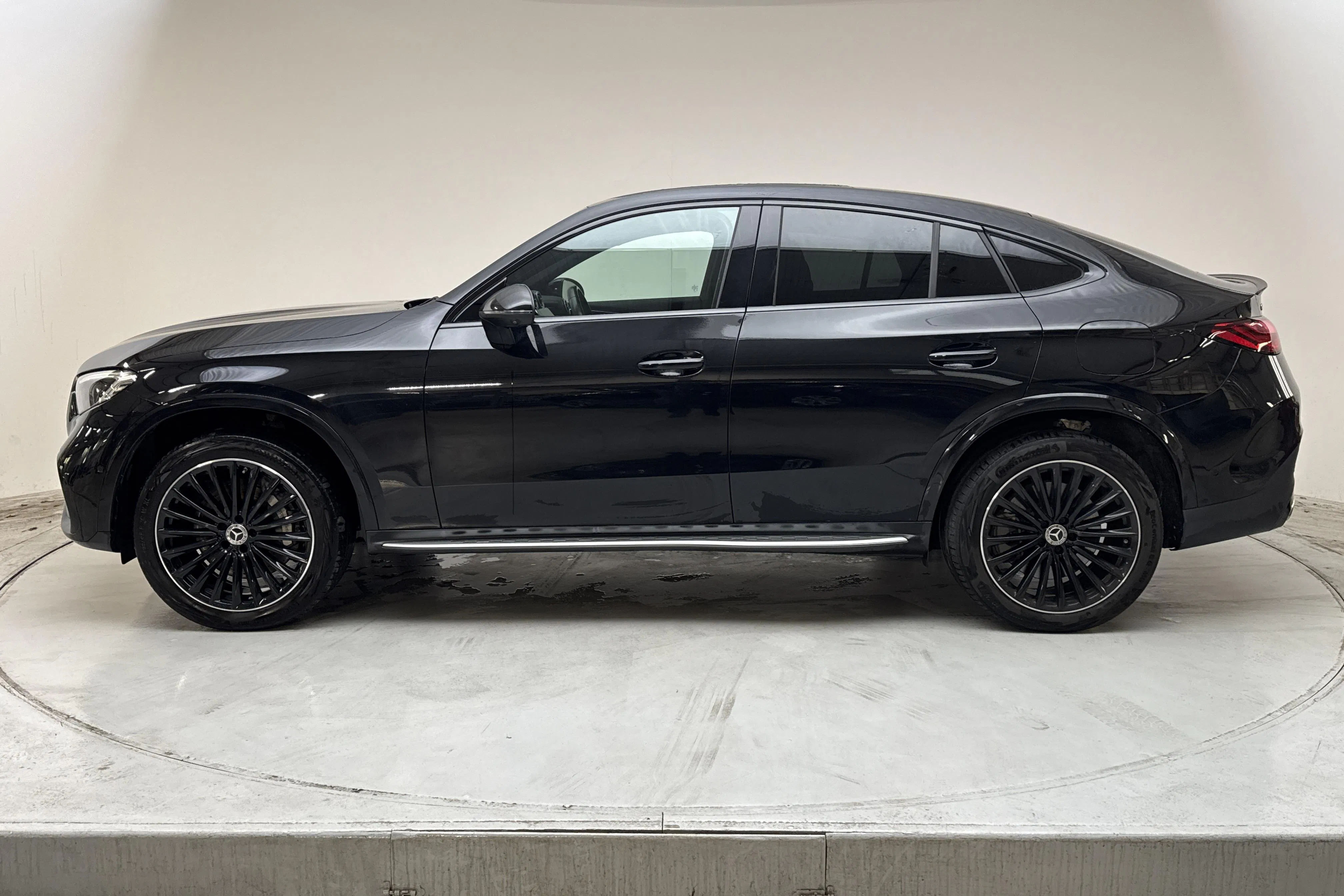 Presentationsfoto 2 av 22: Mercedes GLC 300 e 4MATIC Coupé C254 (313hk) - 6 033 mil - Automat - svart - 2024