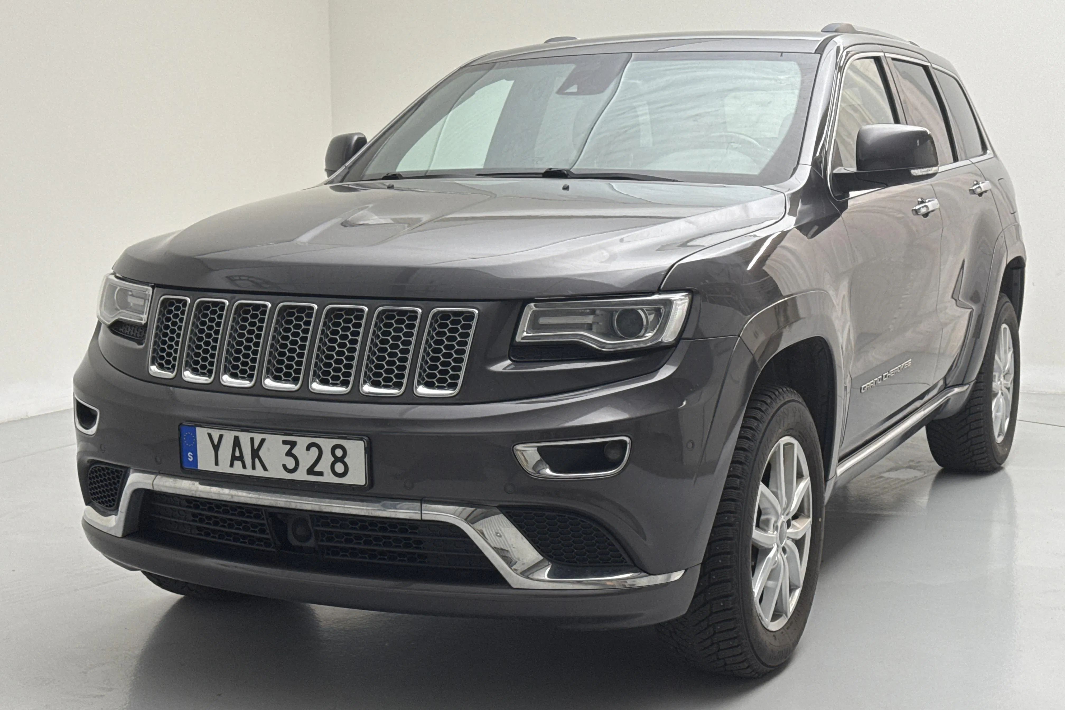 Presentationsfoto 1 av 16: Jeep Grand Cherokee 3.0 CRD V6 AWD (250hk) - 17 210 mil - Automat - grå - 2015
